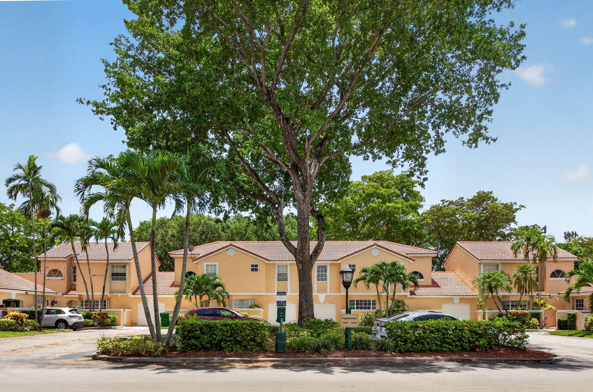 Foto de propiedad en 11451 Lakeview Drive 3a, Coral Springs, FL 33071 Coral Springs con MLS# 