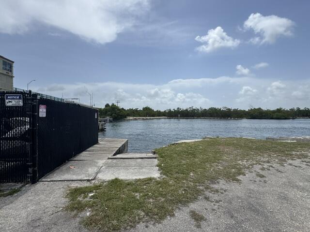 Foto de propiedad en 0 N Ocean Drive N, Hollywood, FL 33004 Hollywood con MLS# 