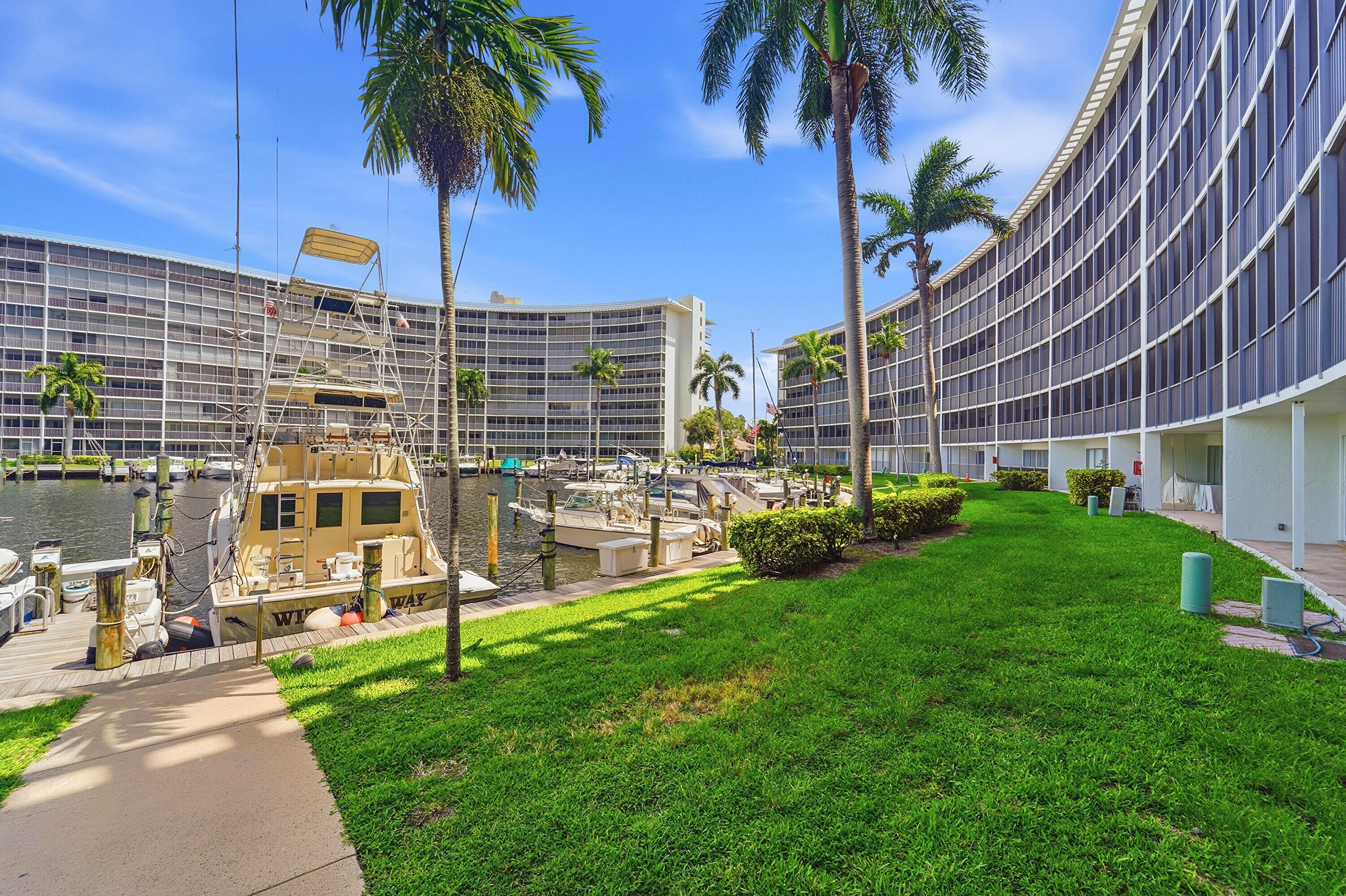 Foto de propiedad en 1427 E Hillsboro Boulevard 123, Deerfield Beach, FL 33441 Deerfield Beach con MLS# 
