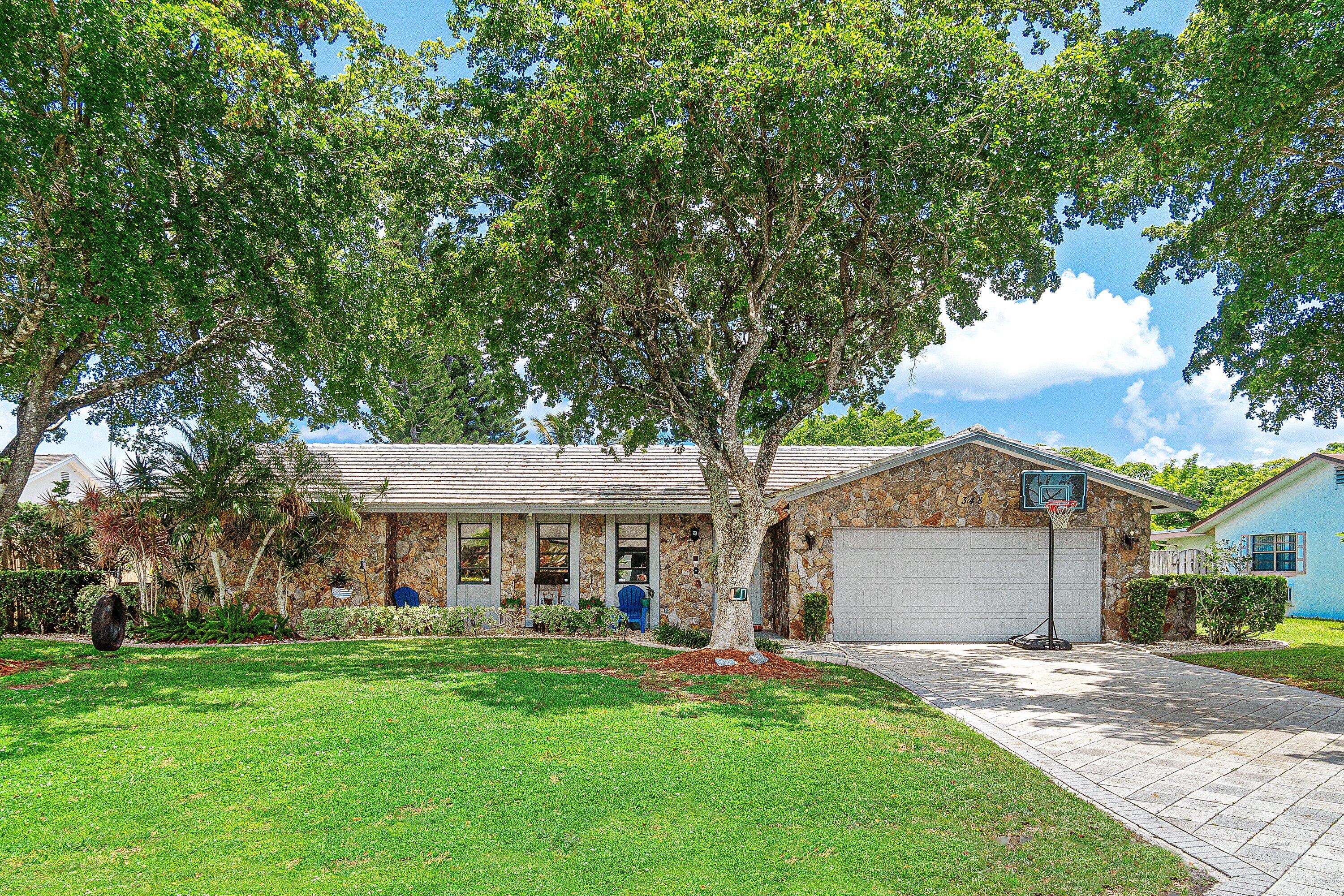 Foto de propiedad en 348 Sandpiper Avenue, Royal Palm Beach, FL 33411 Royal Palm Beach con MLS# 