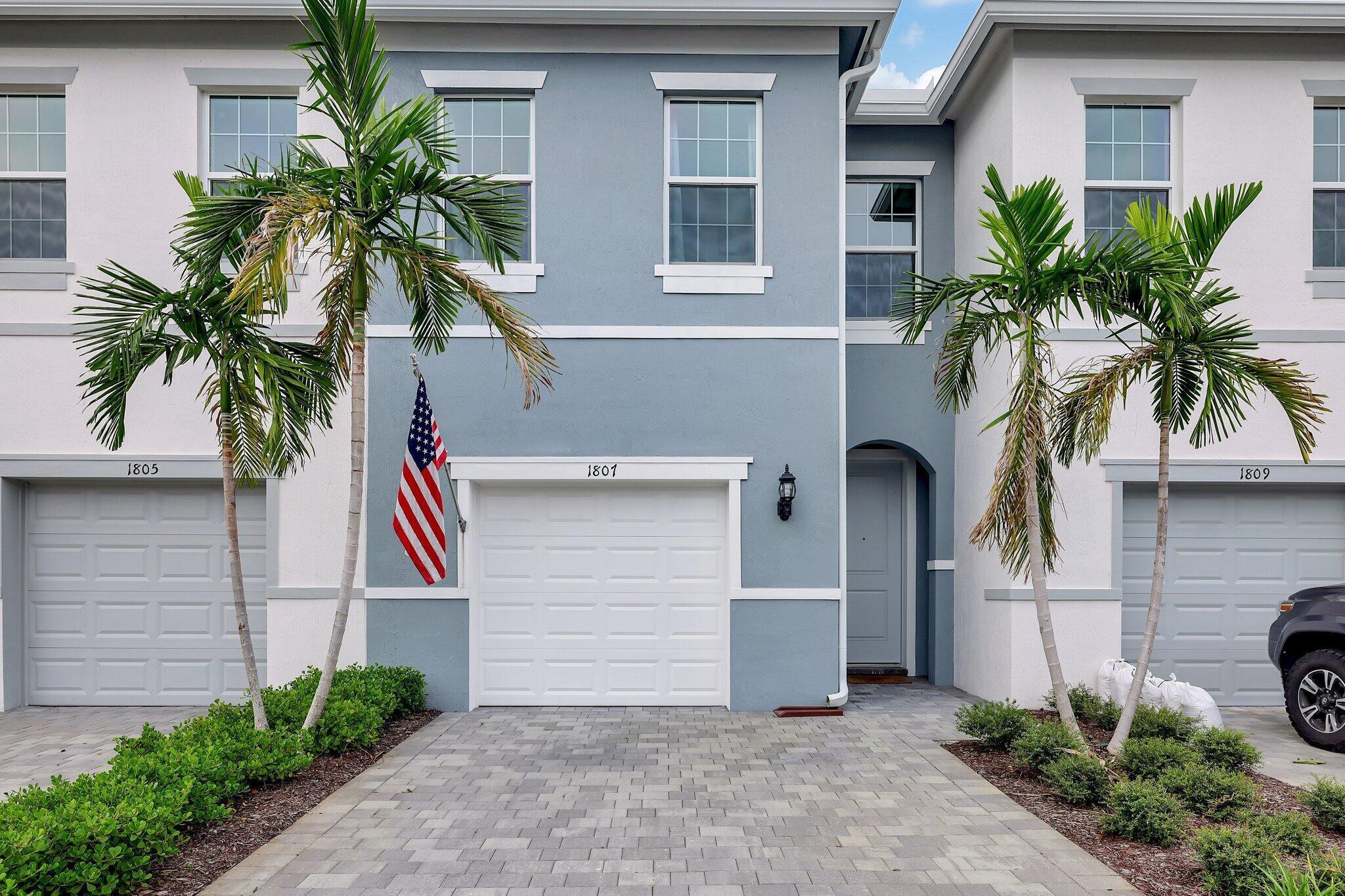 Foto de propiedad en 1807 SE Ocean Cove Way, Stuart, FL 34996 Stuart con MLS# 