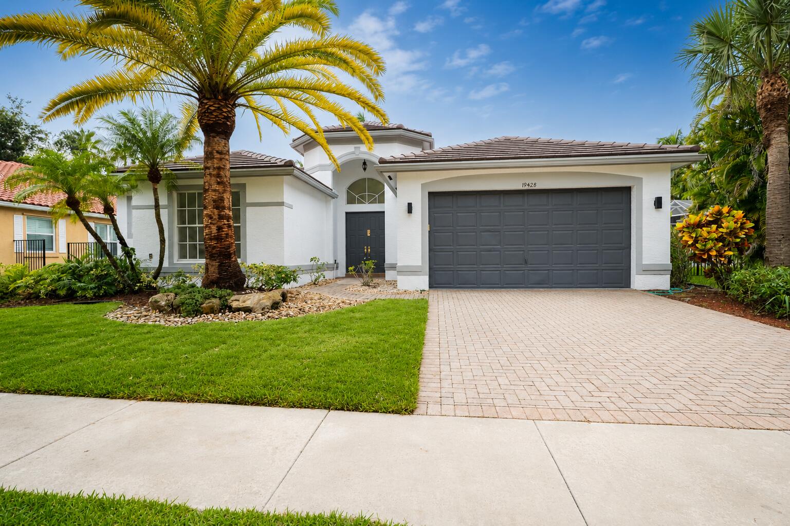Foto de propiedad en 19428 Estuary Drive, Boca Raton, FL 33498 Boca Raton con MLS# 