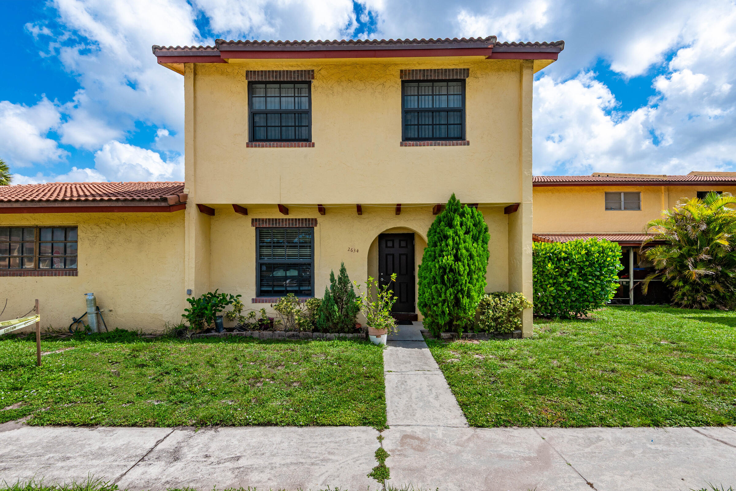 Foto de propiedad en 2634 NW 47th Lane 2634, FL 33313  con MLS# 