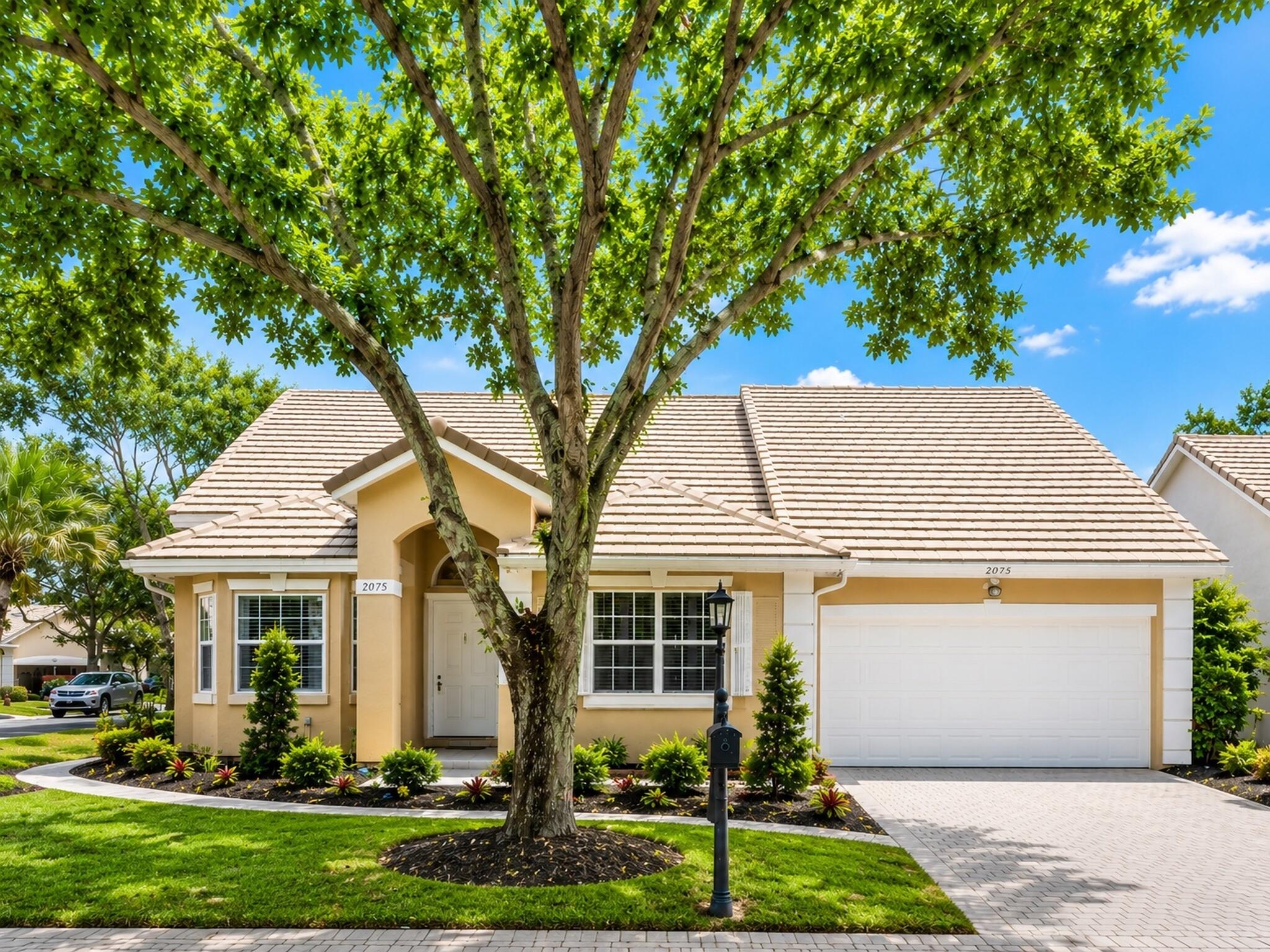 Foto de propiedad en 2075 NW 127th Terrace, Coral Springs, FL 33071 Coral Springs con MLS# 