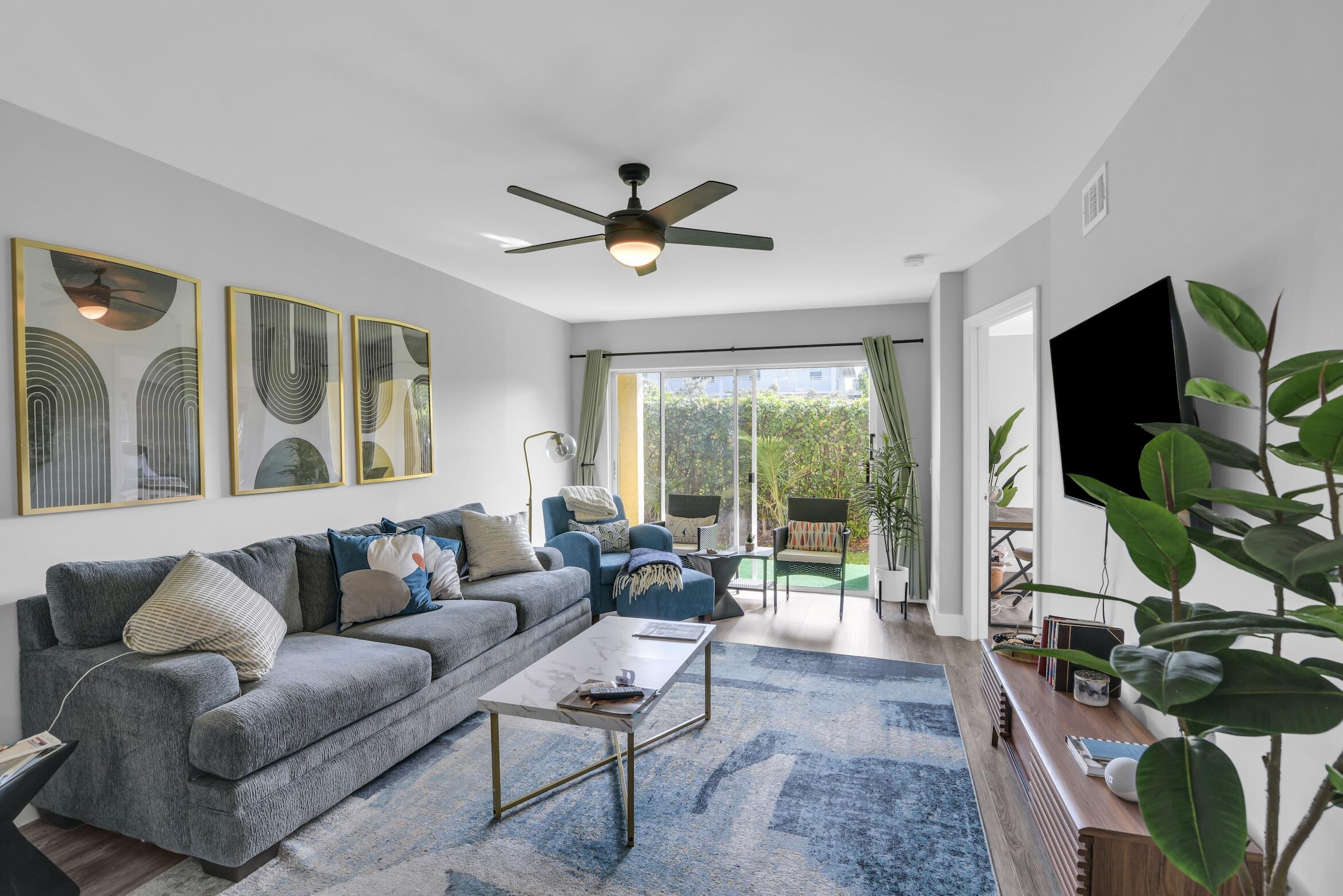 Foto de propiedad en 1030 Lake Shore Drive 103, Lake Park, FL 33403 Lake Park con MLS# 