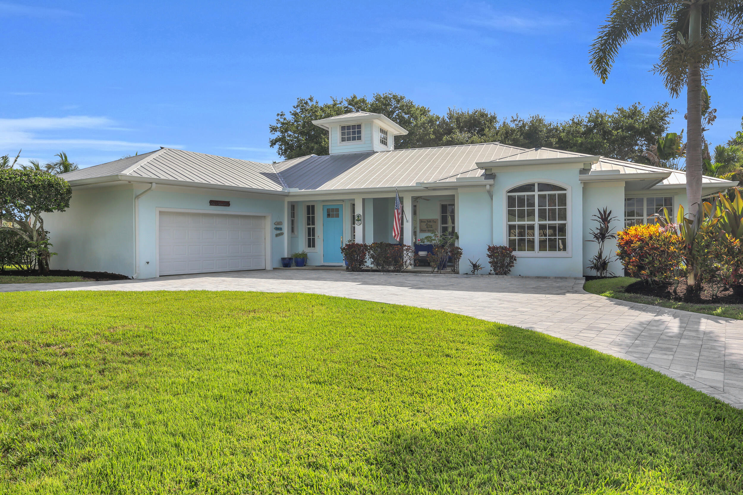 Foto de propiedad en 236 Fairway E, Tequesta, FL 33469 Tequesta con MLS# 