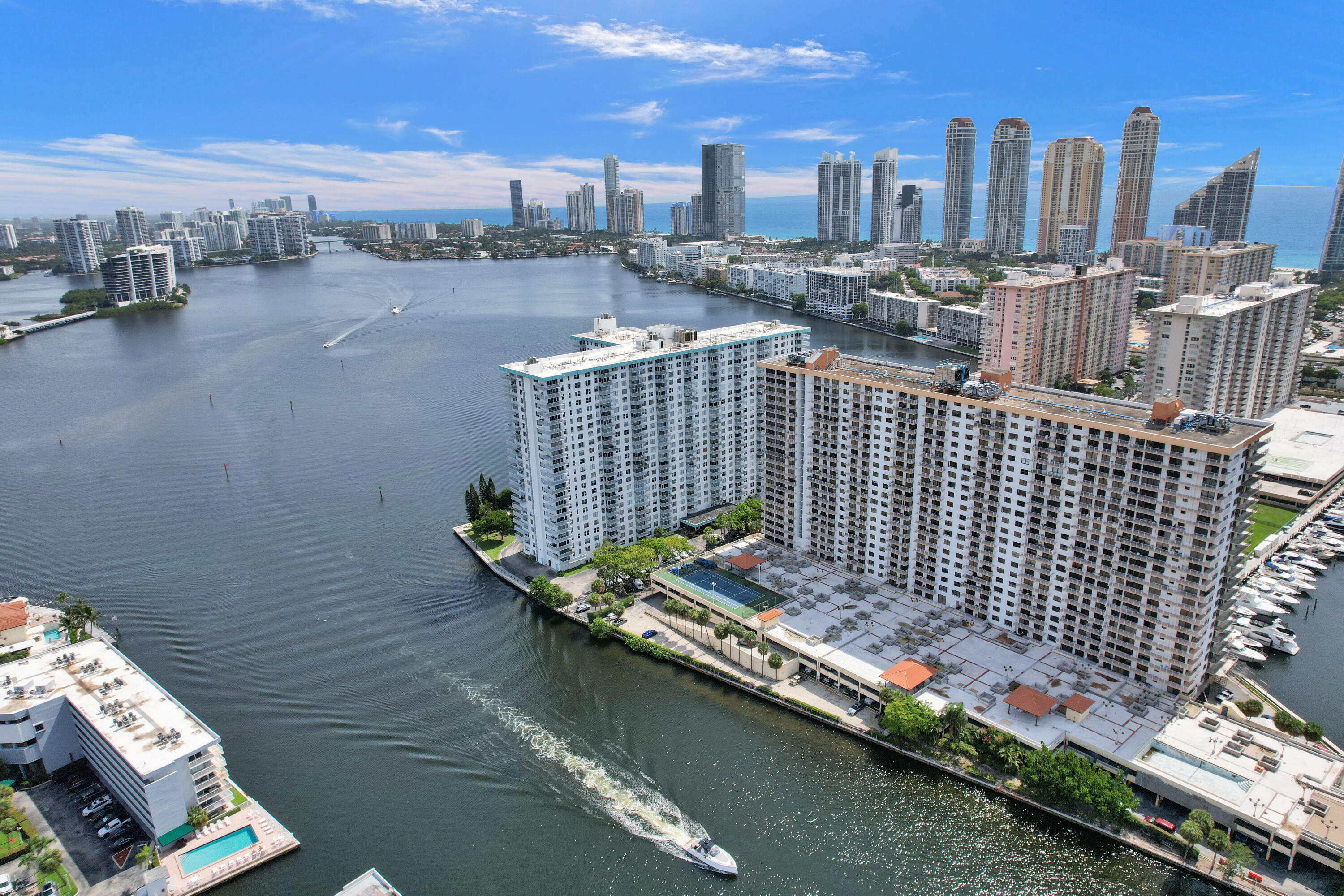 Foto de propiedad en 301 174th Street 1401, Sunny Isles Beach, FL 33160 Sunny Isles Beach con MLS# 
