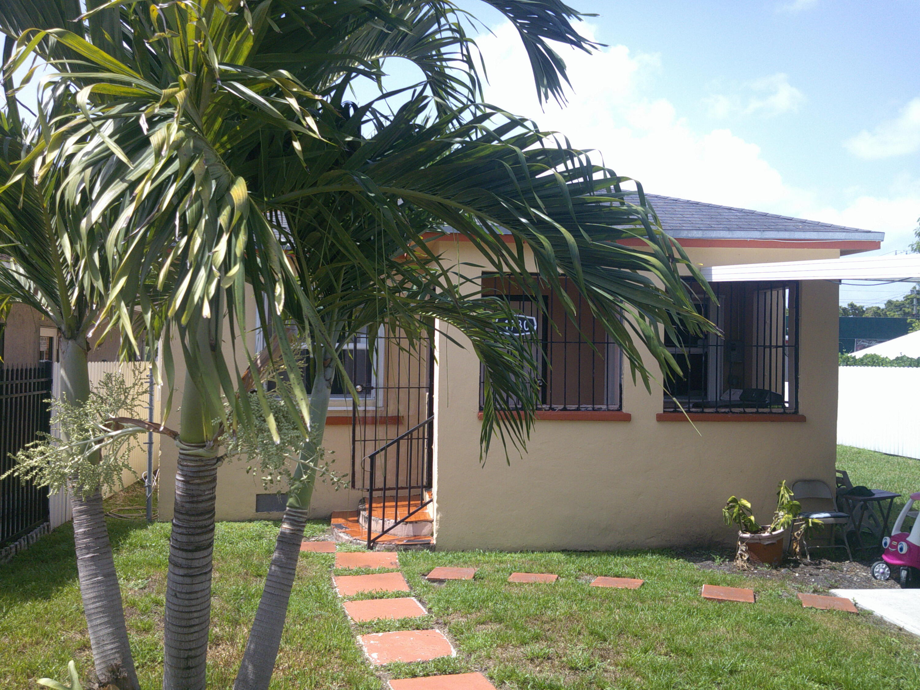Foto de propiedad en 1780 NW 64th Street, Miami, FL 33147 Miami con MLS# 