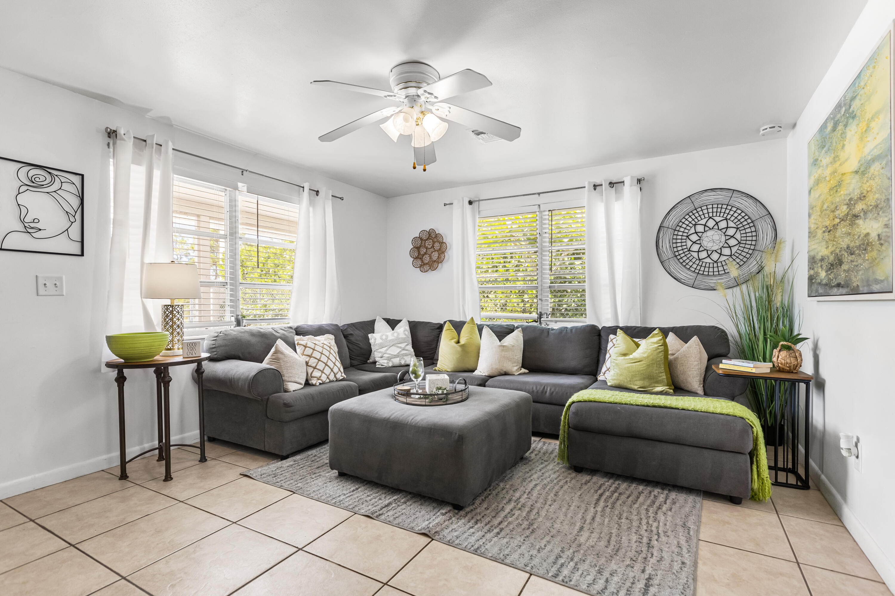 Foto de propiedad en 2191 Thomasson Drive, Naples, FL 34112 Naples con MLS# 