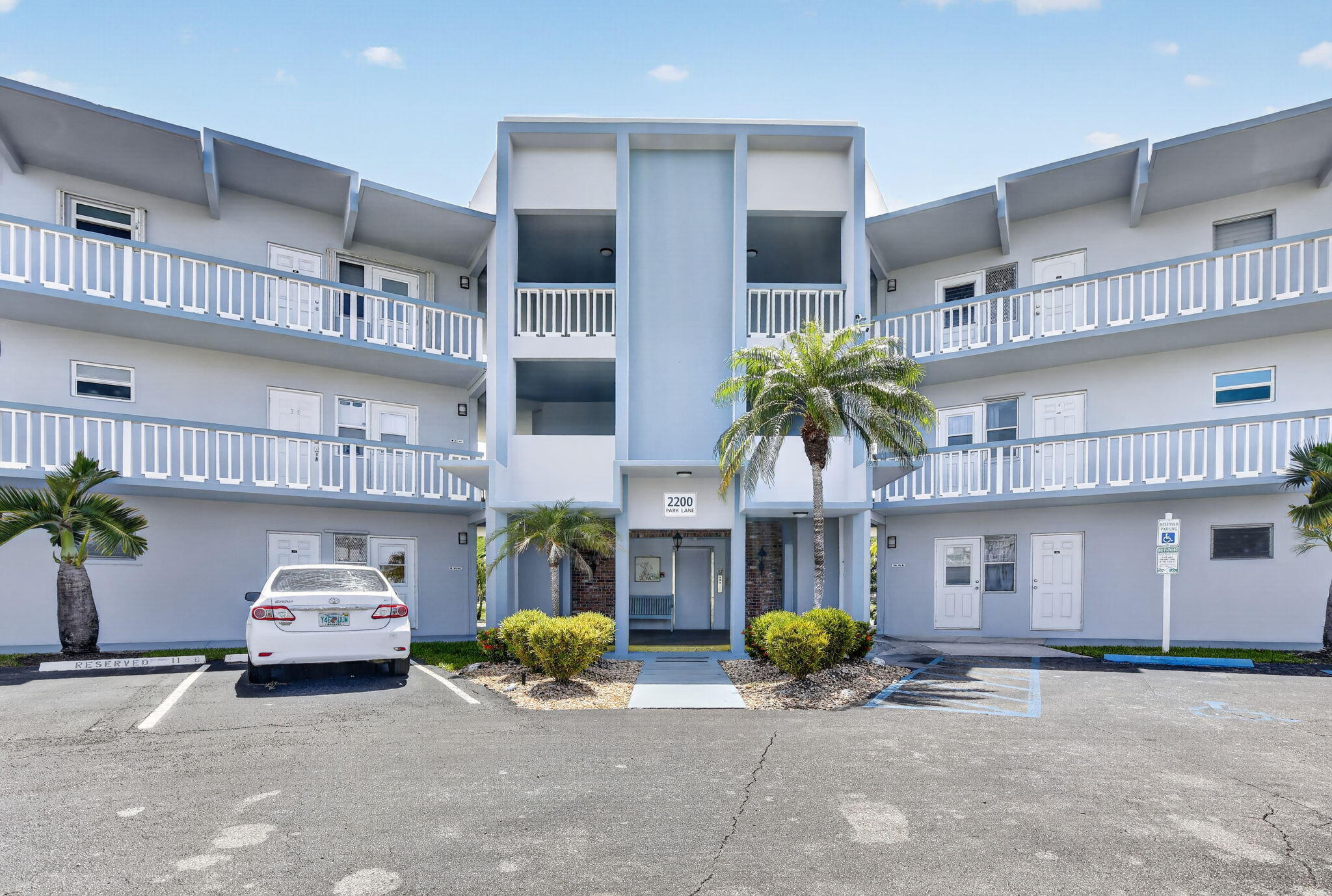 Foto de propiedad en 2200 PARK Lane 208, Hollywood, FL 33021 Hollywood con MLS# 