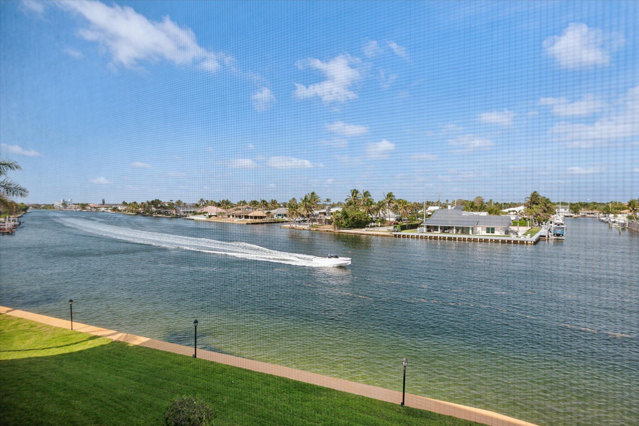 Foto de propiedad en 985 SE 19TH Avenue 303, Deerfield Beach, FL 33441 Deerfield Beach con MLS# 