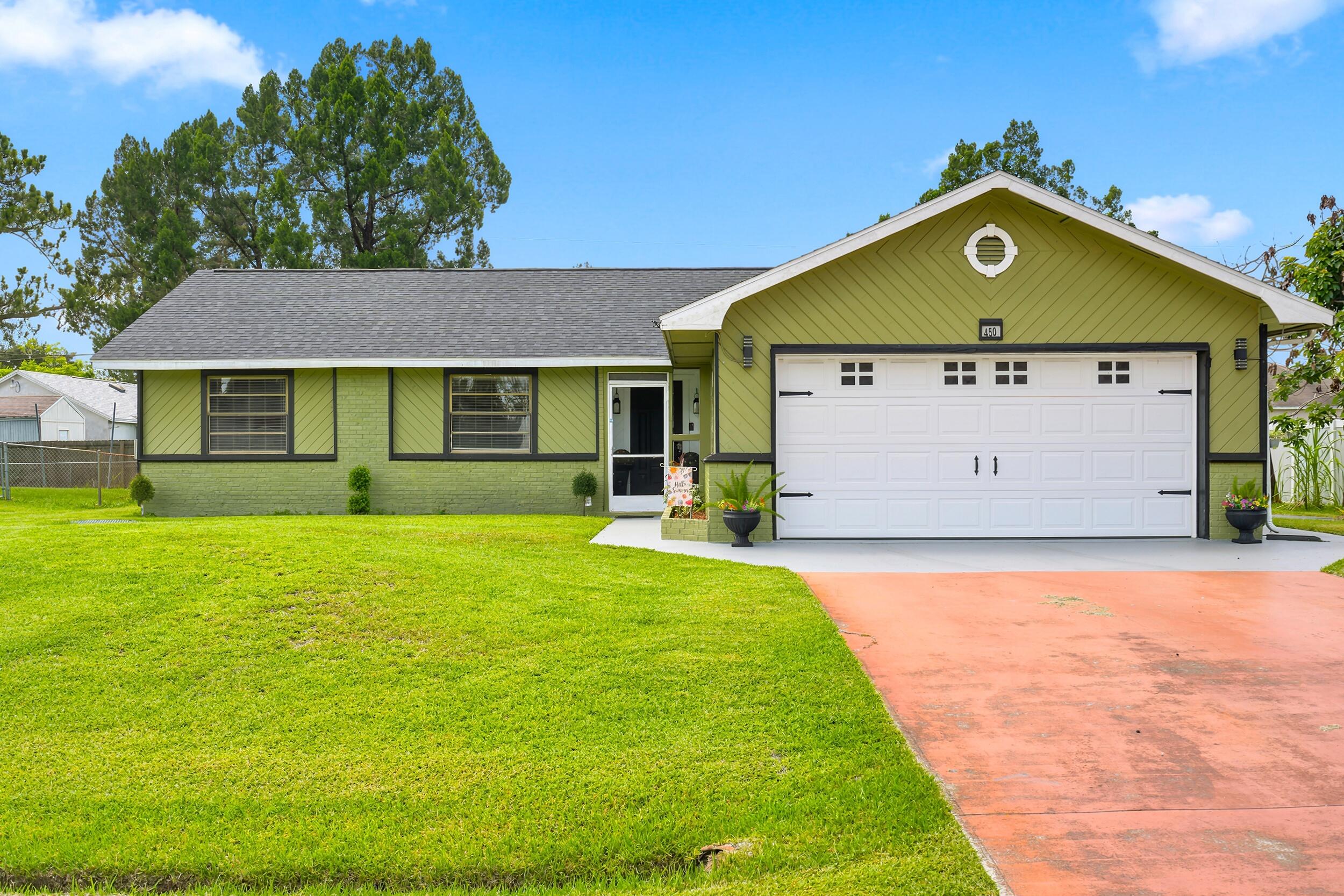 Foto de propiedad en 450 SE Thornhill Drive, Port St. Lucie, FL 34983 Port St. Lucie con MLS# 