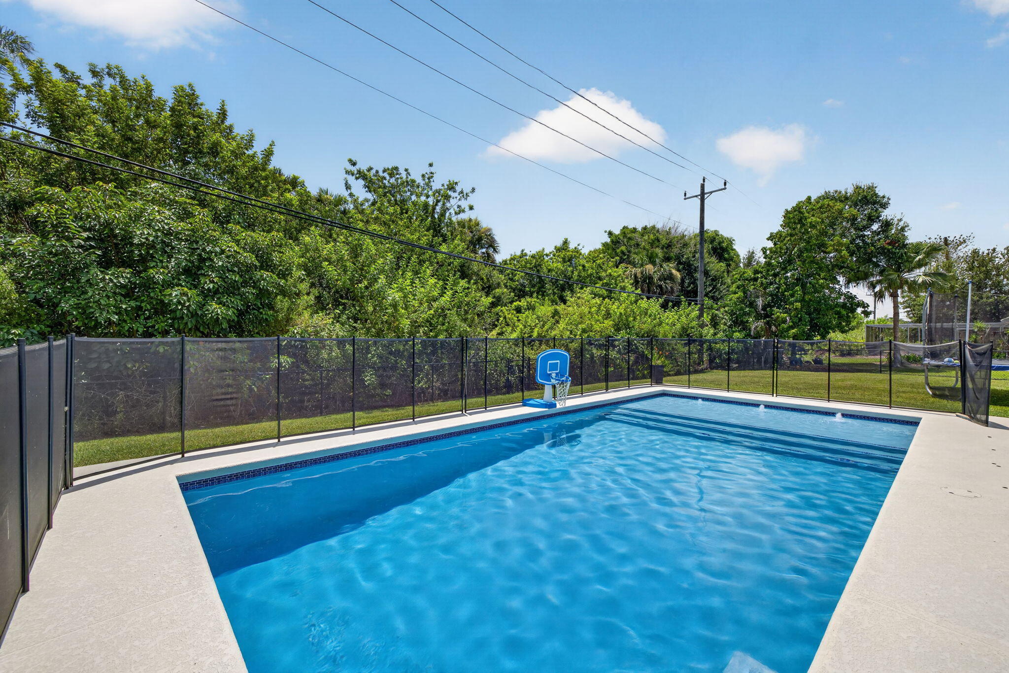 Foto de propiedad en 2409 NW Everglades Boulevard, Stuart, FL 34994 Stuart con MLS# 