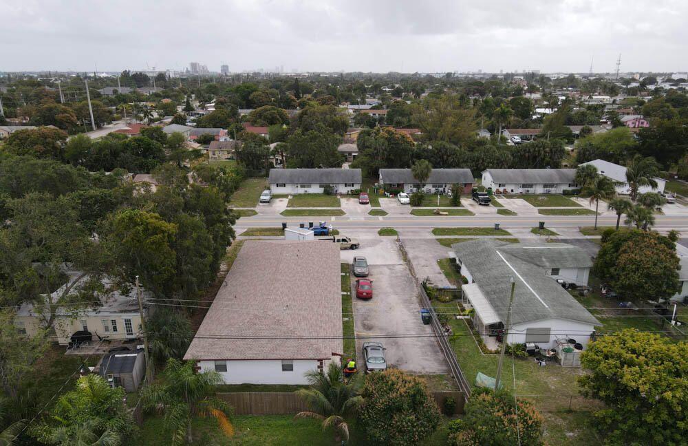 Alquilada 327 Silver Beach Road 3, Lake Park, FL 33403, Lake Park, FL 33403
