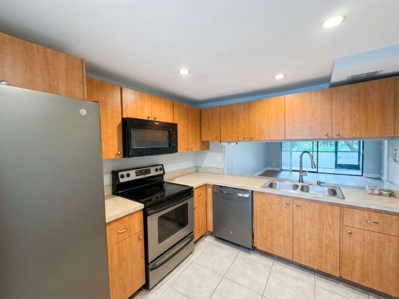 Foto de propiedad en 7340 NW 1ST Street 103, Plantation, FL 33317 Plantation con MLS# 