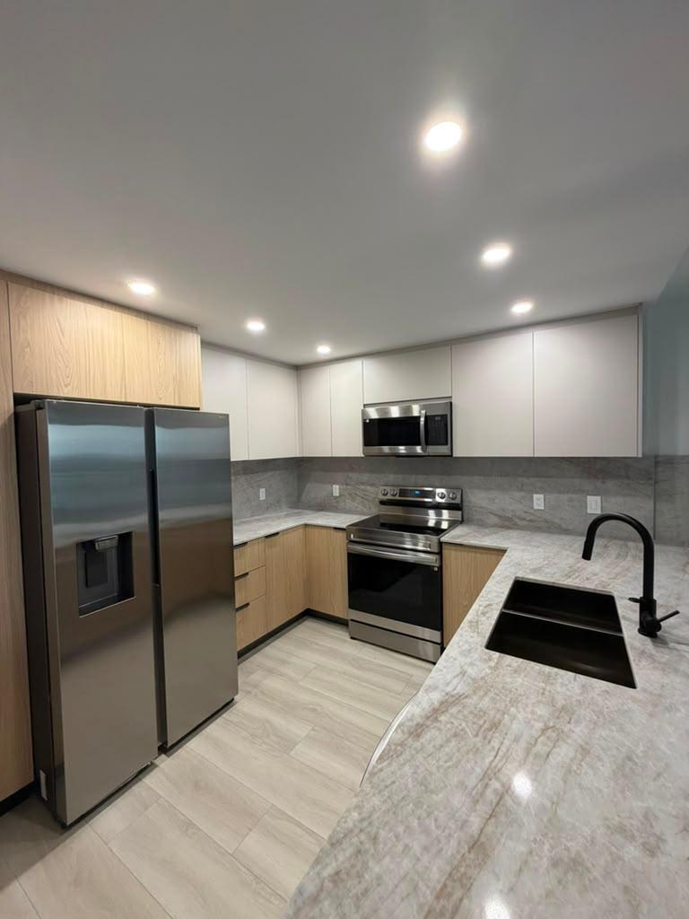 Foto de propiedad en 427 Golden Isles Drive 12d, Hallandale Beach, FL 33009 Hallandale Beach con MLS# 