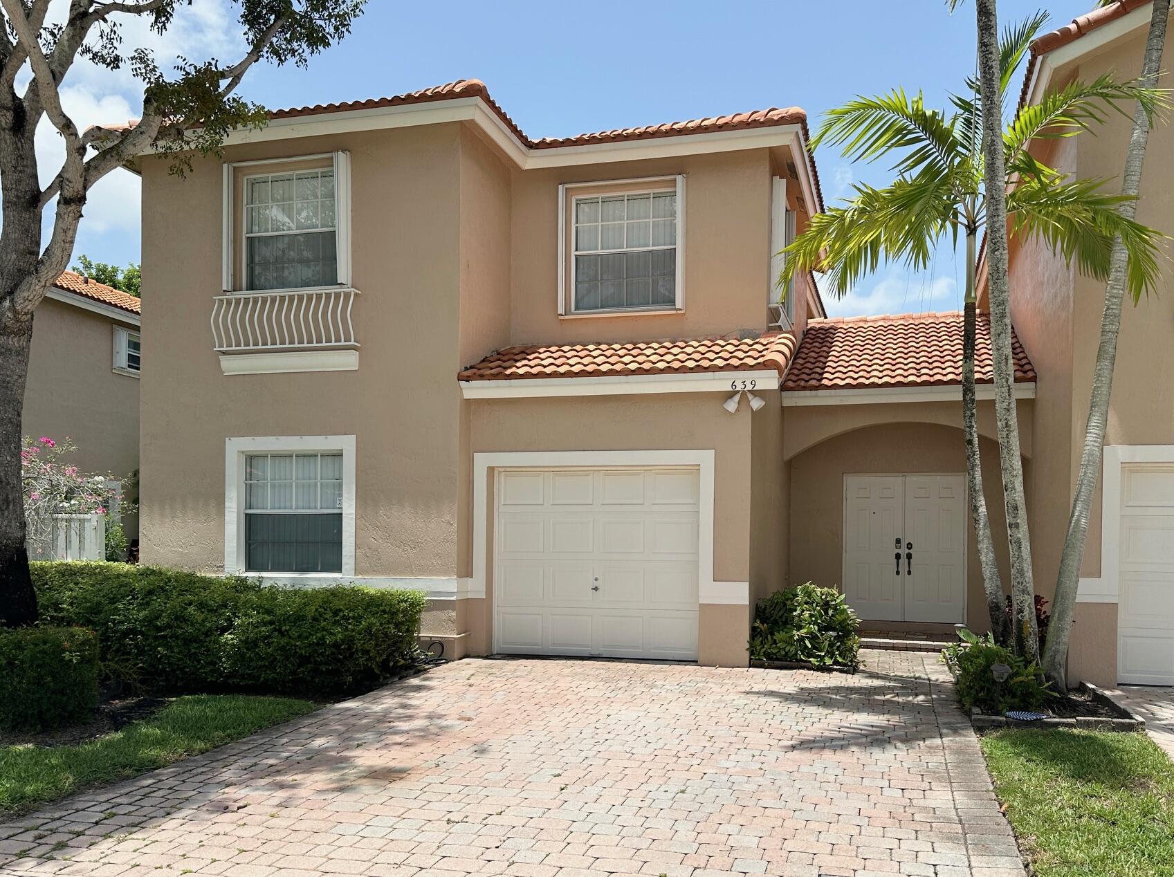 Foto de propiedad en 639 NW 130th Way, Pembroke Pines, FL 33028 Pembroke Pines con MLS# 