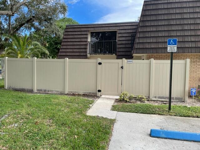 Foto de propiedad en 6905 SE 69TH Way 6905, West Palm Beach, FL 33407 West Palm Beach con MLS# 