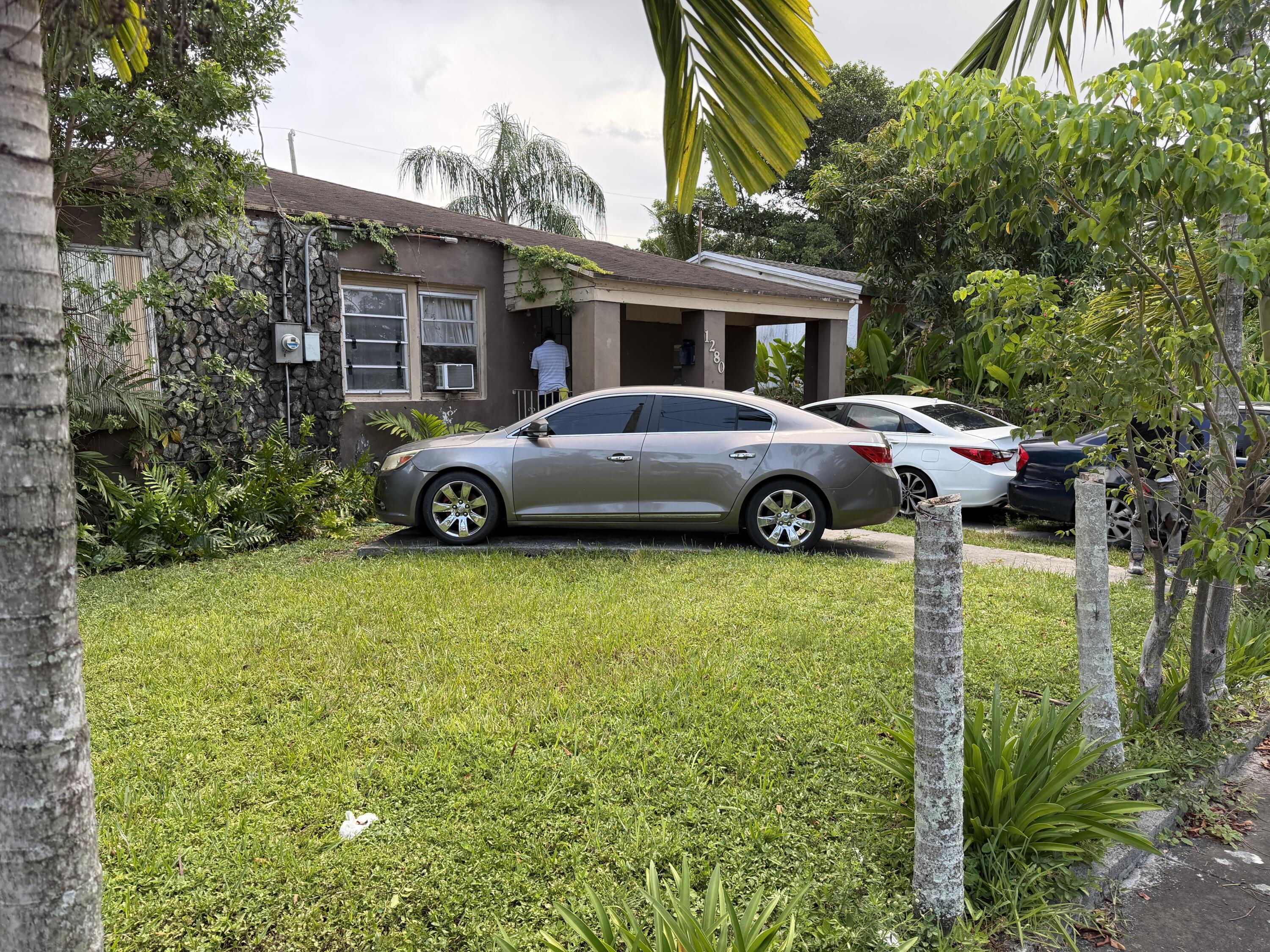 Foto de propiedad en 1280 NW 51ST Street, Miami, FL 33142 Miami con MLS# 