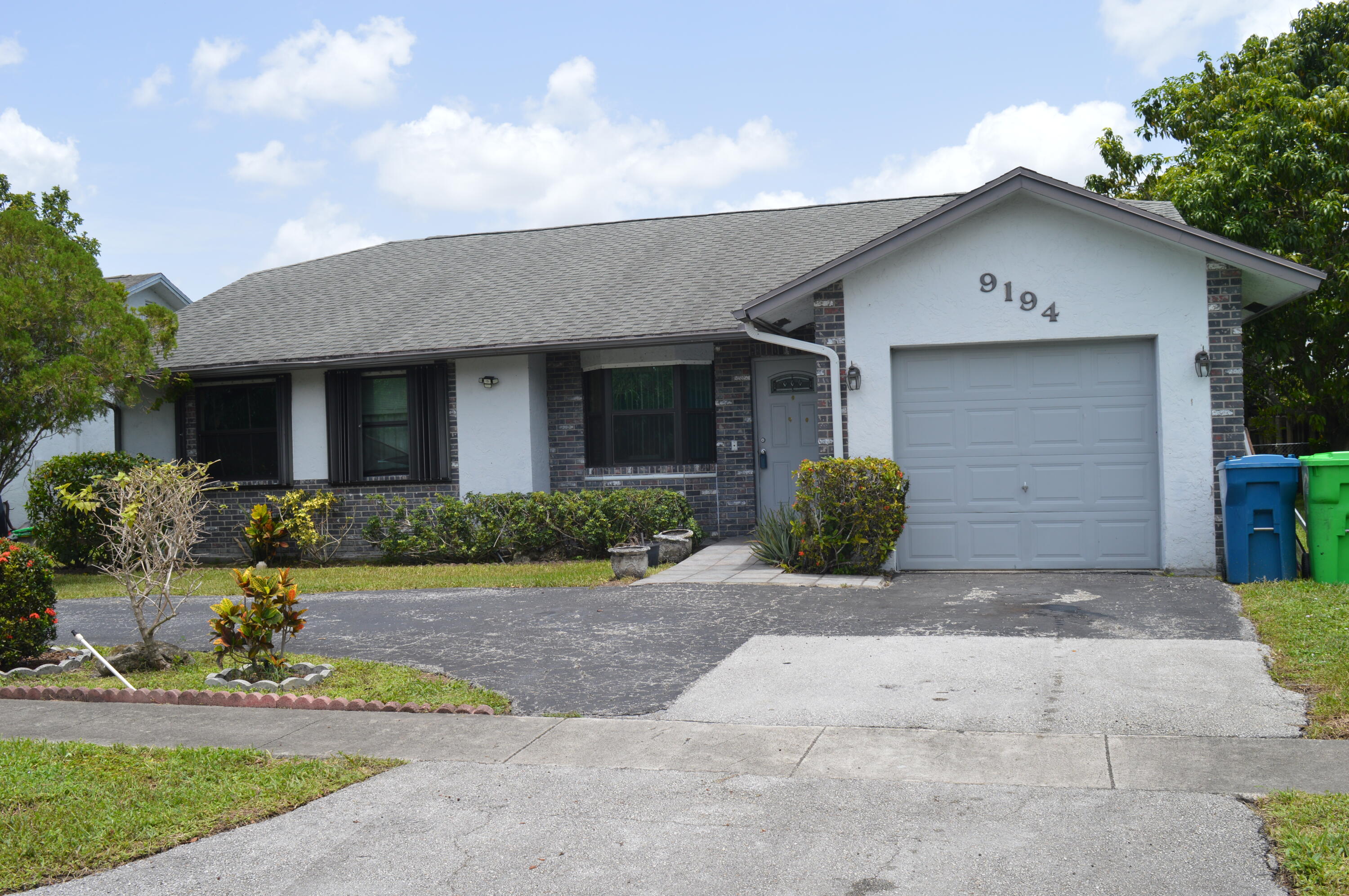 Foto de propiedad en 9194 NW 49TH Court, Sunrise, FL 33351 Sunrise con MLS# 
