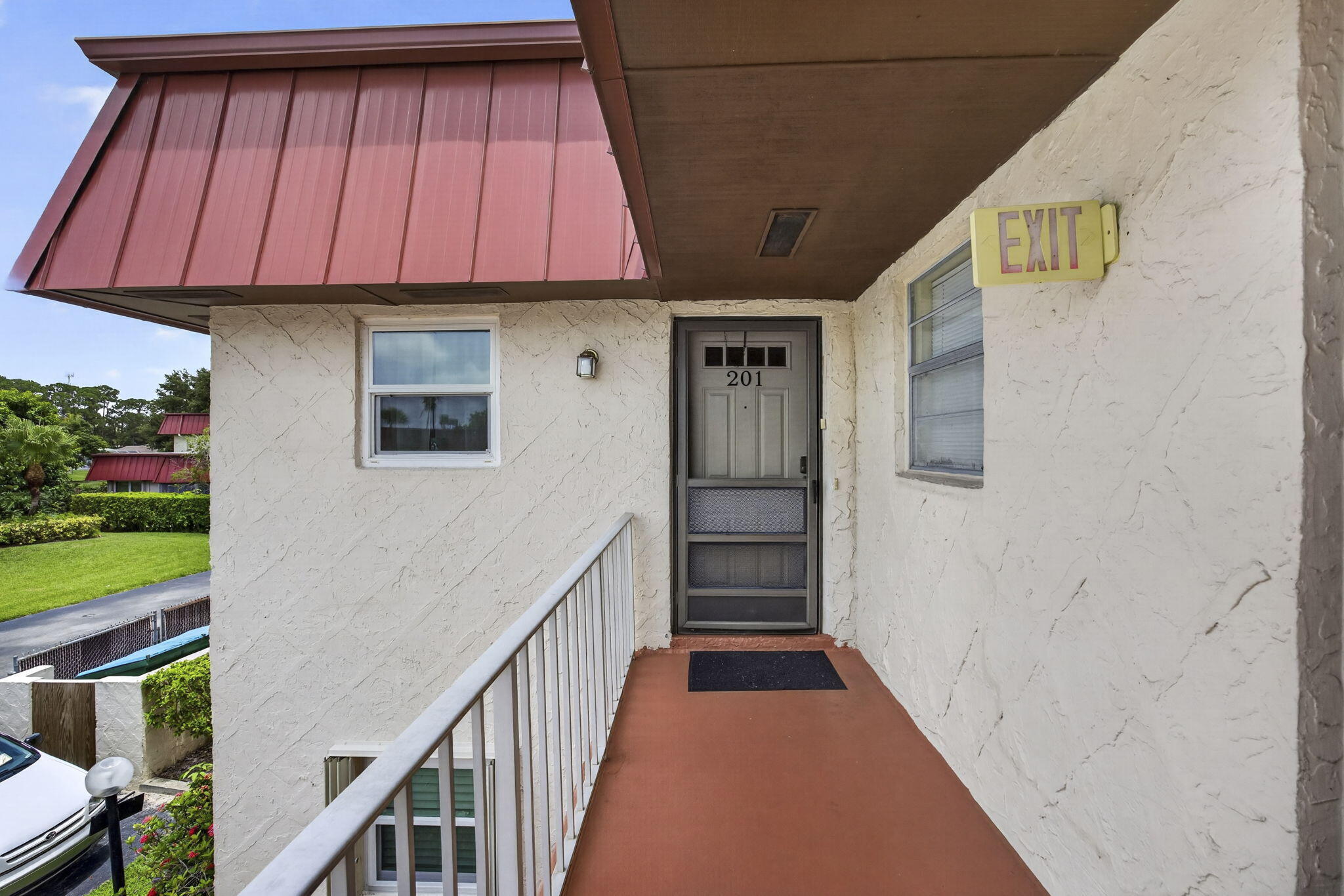 Foto de propiedad en 12022 W Greenway Drive 201, Royal Palm Beach, FL 33411 Royal Palm Beach con MLS# 