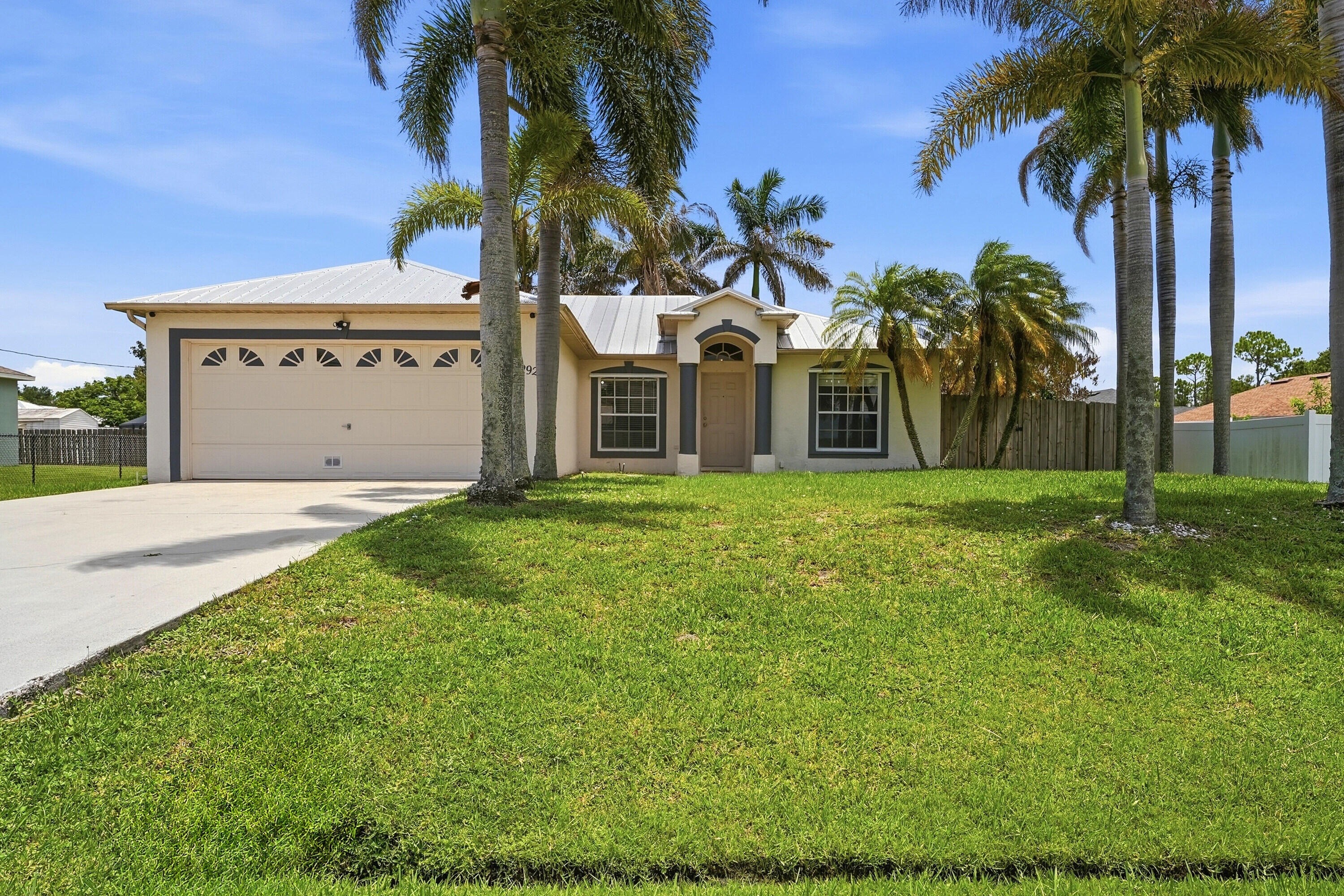 Foto de propiedad en 292 SW Pagoda Terrace, Port St. Lucie, FL 34984 Port St. Lucie con MLS# 