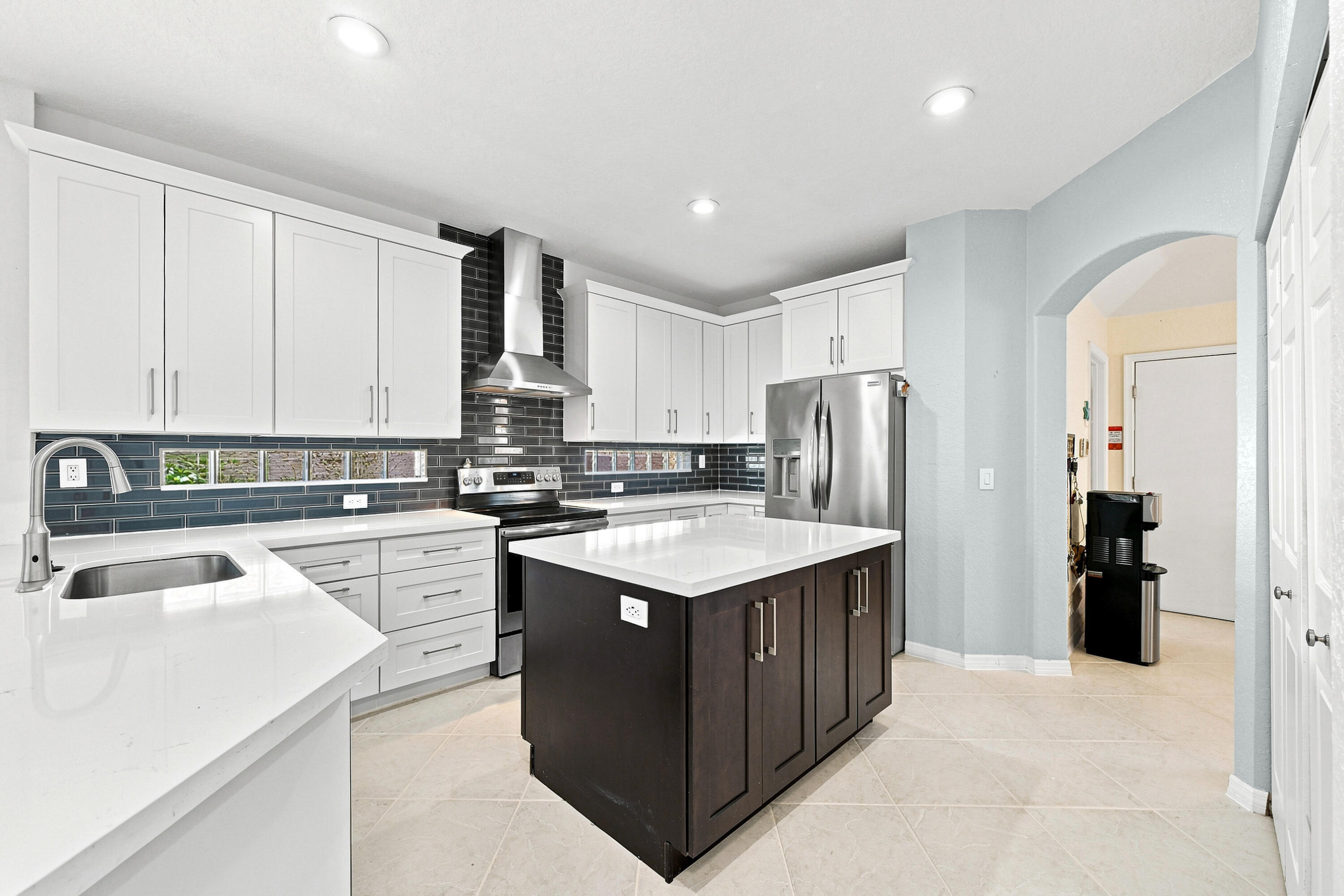 Foto de propiedad en 12115 NW 52nd Court, Coral Springs, FL 33076 Coral Springs con MLS# 