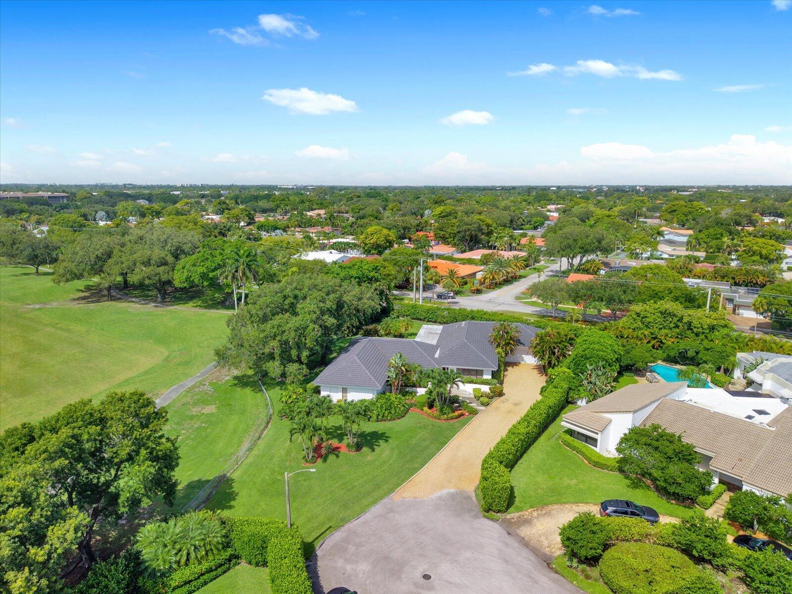 Foto de propiedad en 3500 N 45th Avenue, Hollywood, FL 33021 Hollywood con MLS# 