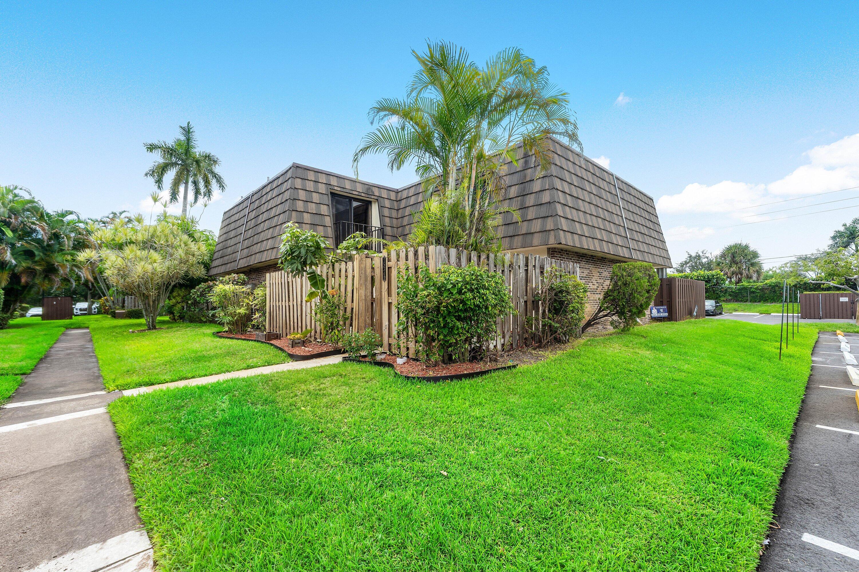Foto de propiedad en 1534 FOREST LAKES Circle D, West Palm Beach, FL 33406 West Palm Beach con MLS# 