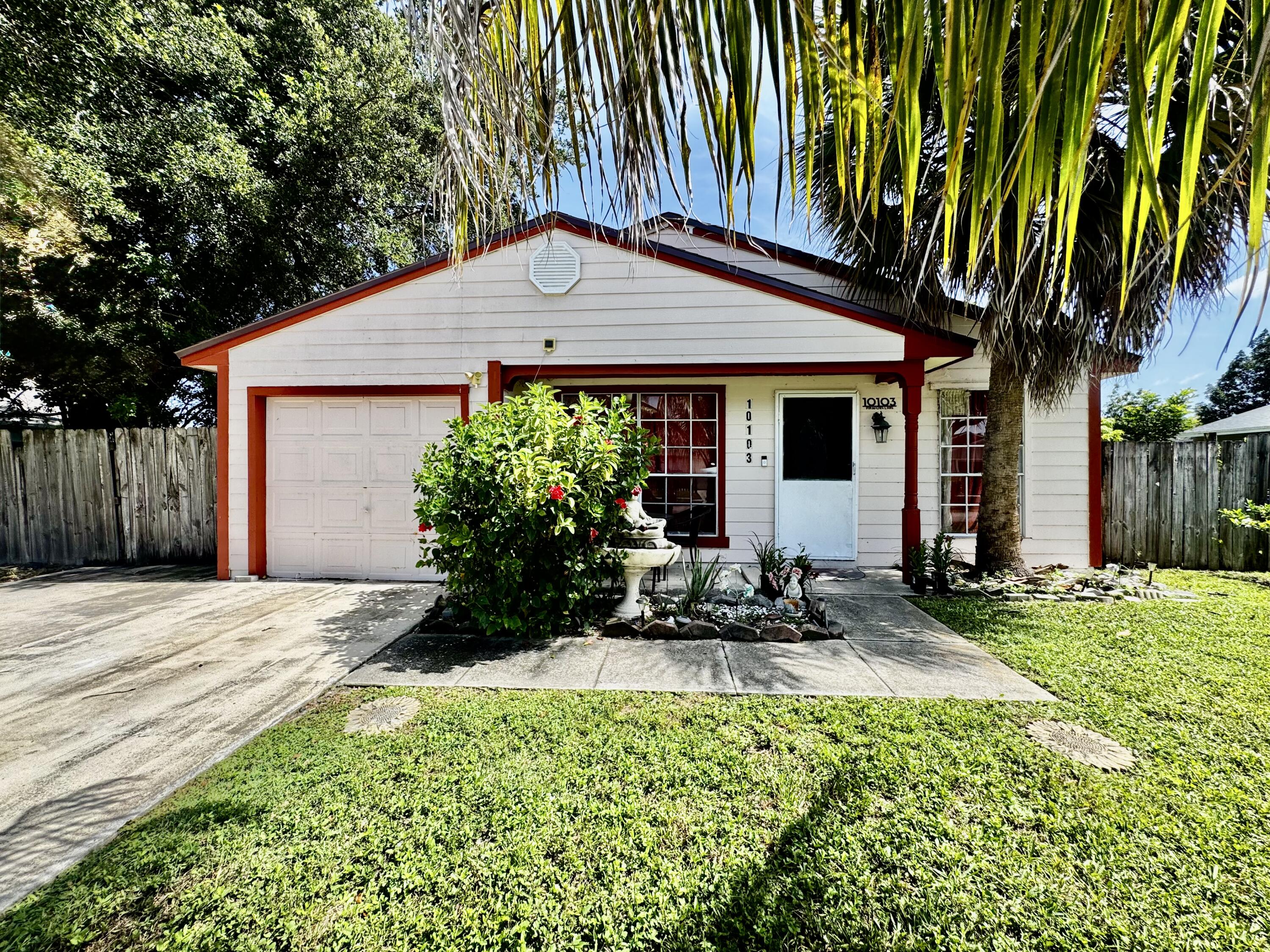 Foto de propiedad en 10103 PINAFORE Lane, Royal Palm Beach, FL 33411 Royal Palm Beach con MLS# 