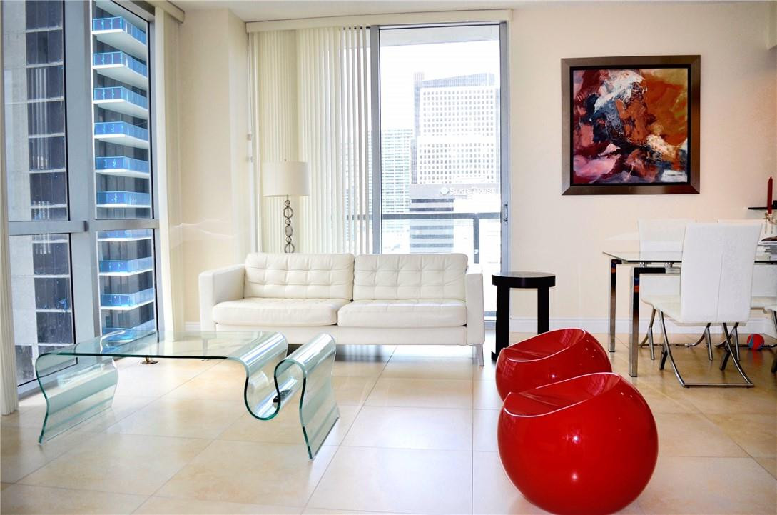 Foto de propiedad en 1060 Brickell Avenue 1617, Miami, FL 33131 Miami con MLS# 