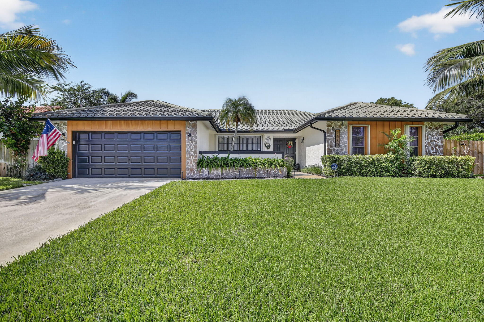 Foto de propiedad en 9680 NW 10th Court, Plantation, FL 33322 Plantation con MLS# 
