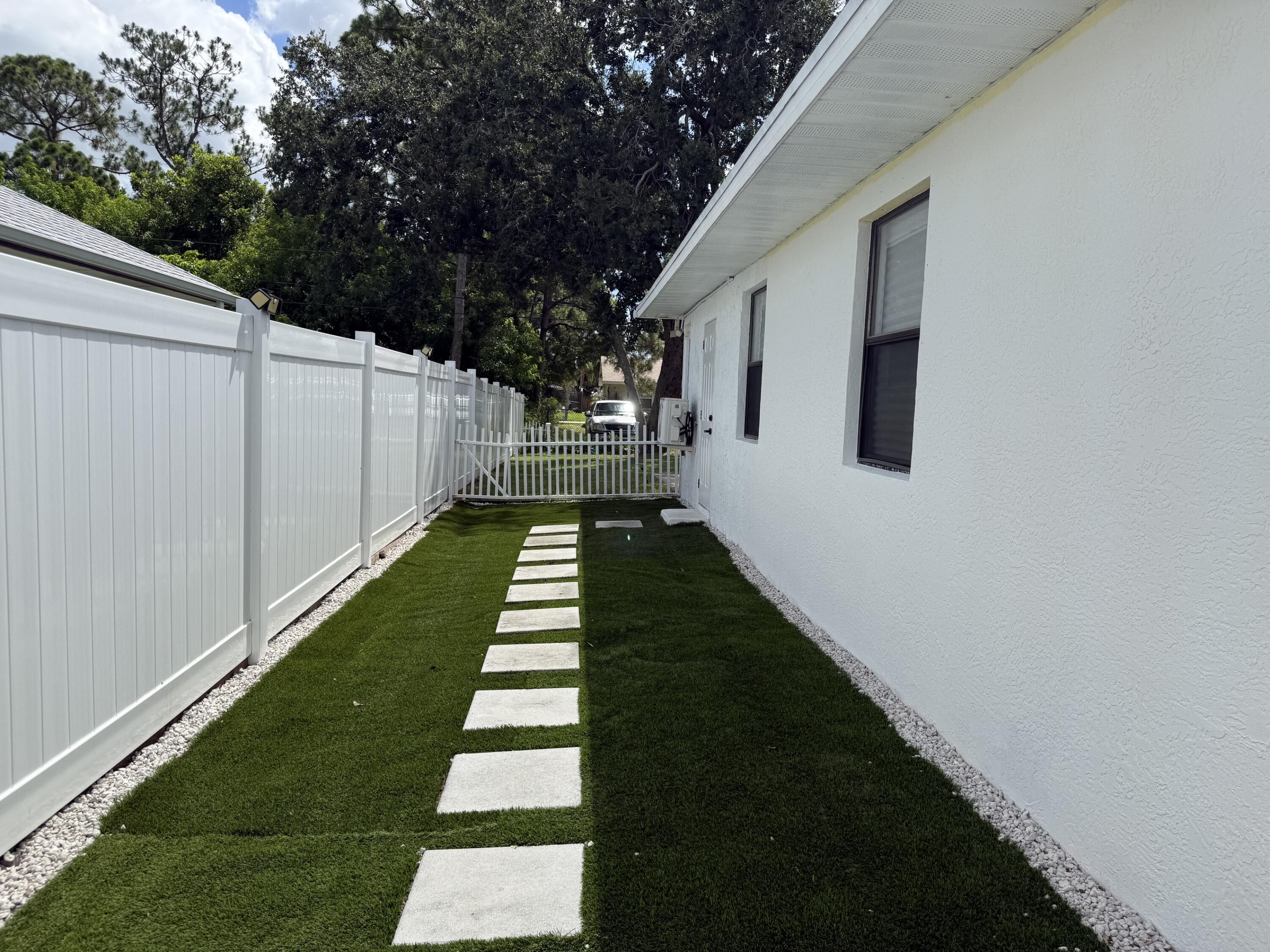 Alquilada 1689 SE Harp Lane, Port St. Lucie, FL 34983, Port St. Lucie, FL 34983
