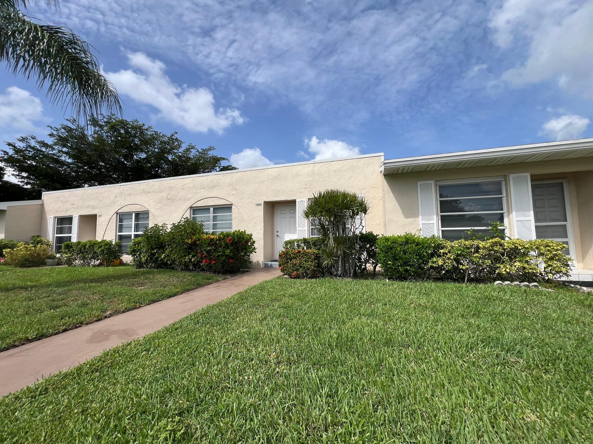 Foto de propiedad en 8584 BELLA VISTA Drive, Boca Raton, FL 33433 Boca Raton con MLS# 