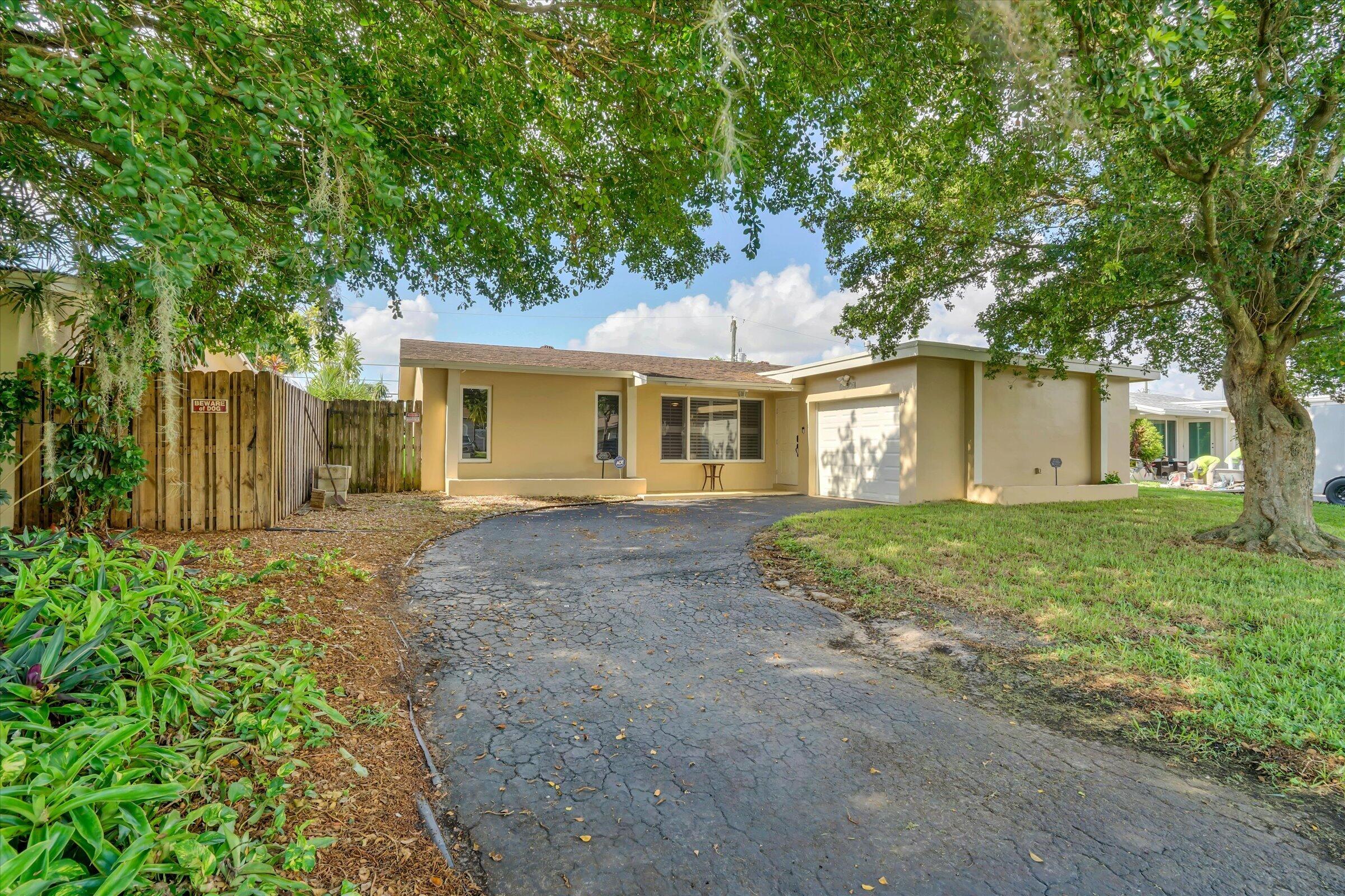 Foto de propiedad en 10270 NW 24TH Court, Sunrise, FL 33322 Sunrise con MLS# 