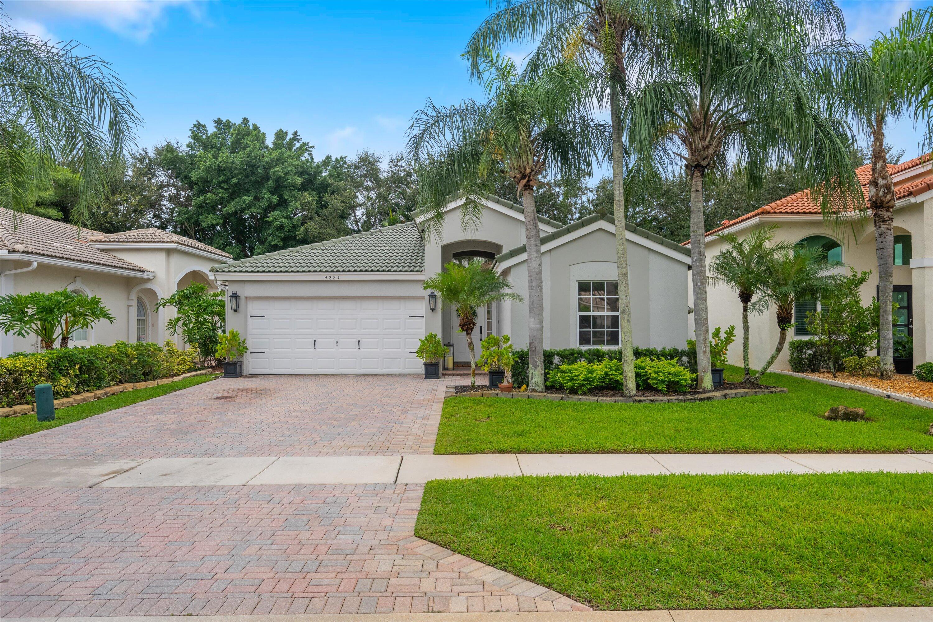 Foto de propiedad en 4221 Bluff Harbor Way, Wellington, FL 33449 Wellington con MLS# 