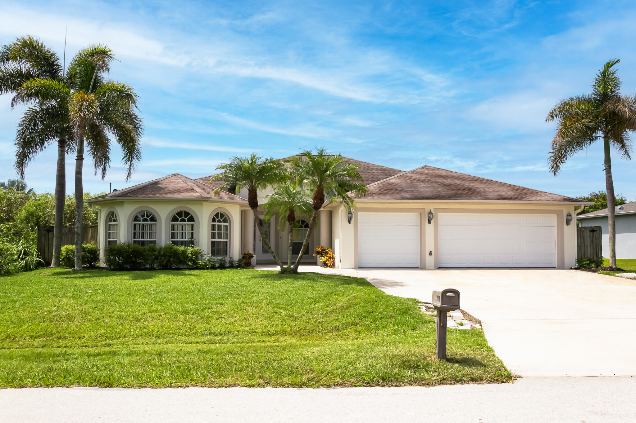 Foto de propiedad en 1218 SW Santiago Avenue, Port St. Lucie, FL 34953 Port St. Lucie con MLS# 
