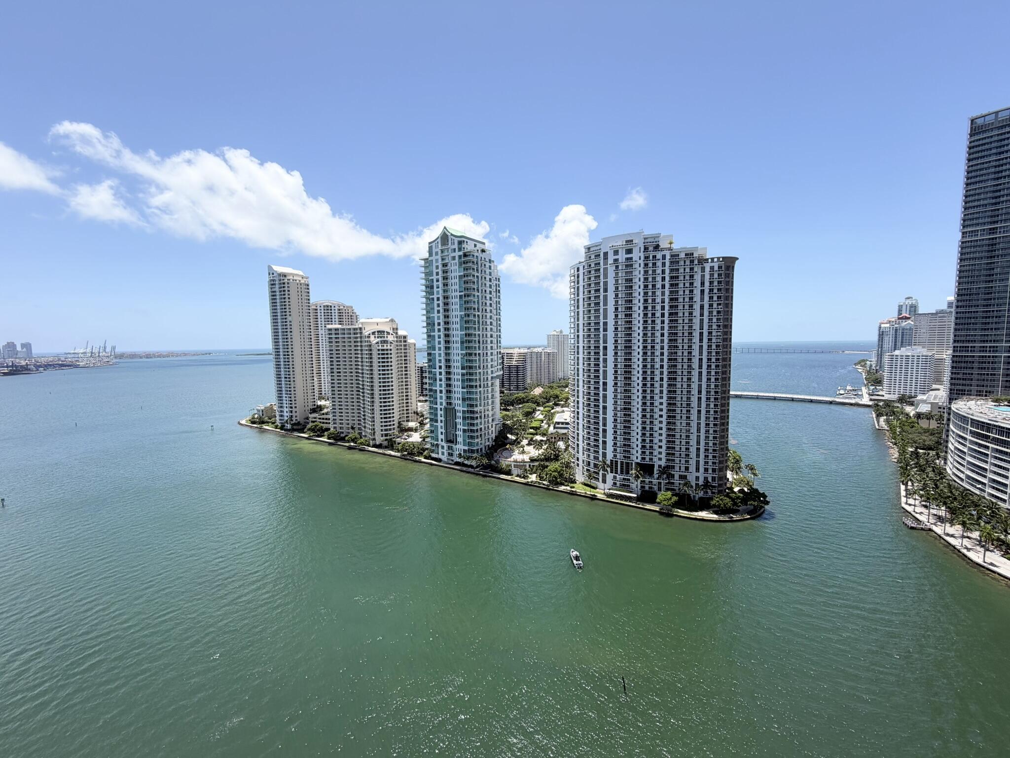 Foto de propiedad en 300 S BISCAYNE Boulevard T-2208, Miami, FL 33131 Miami con MLS#