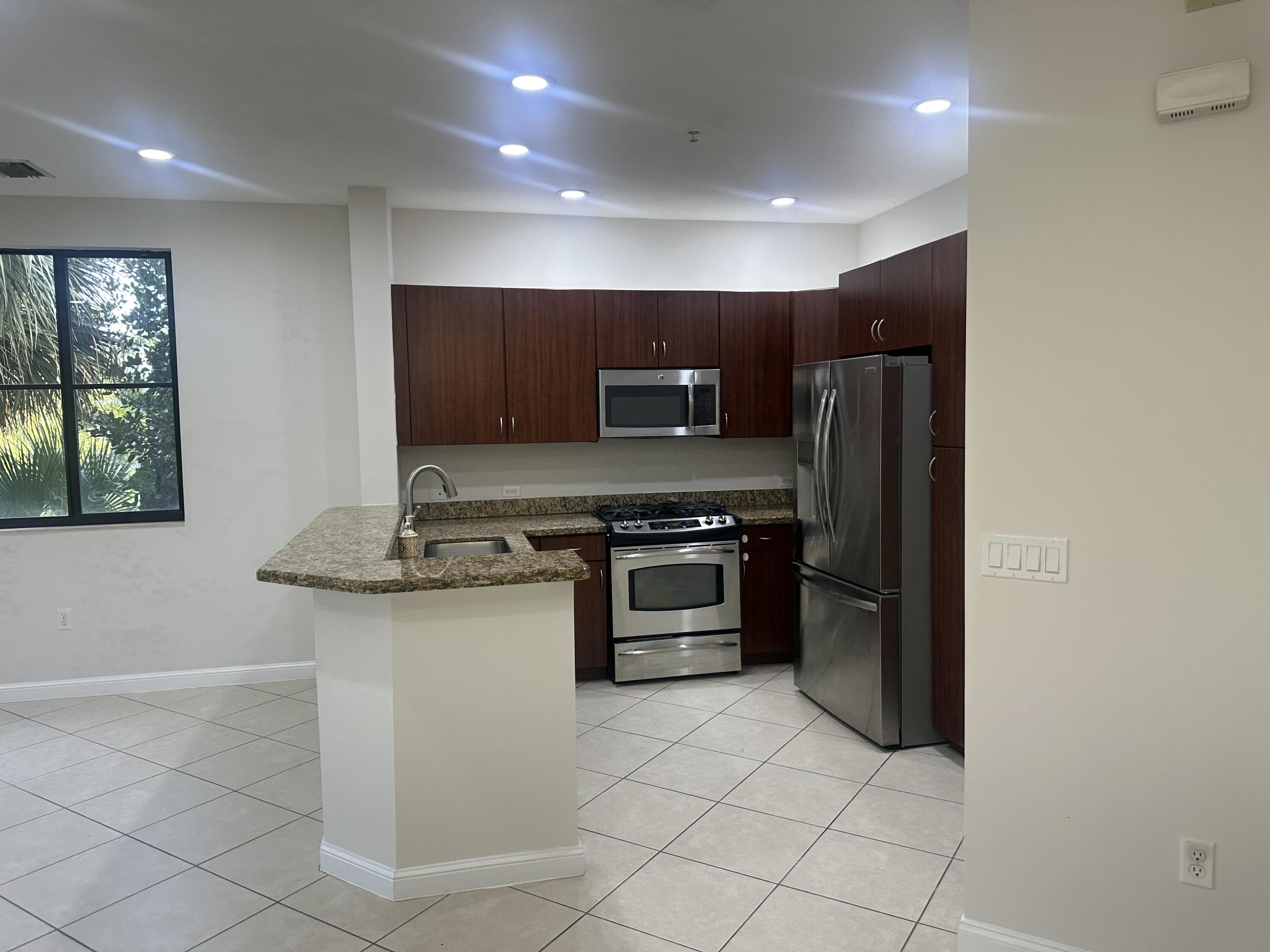 Foto de propiedad en 3020 NW 125th Avenue 315, Sunrise, FL 33323 Sunrise con MLS# 