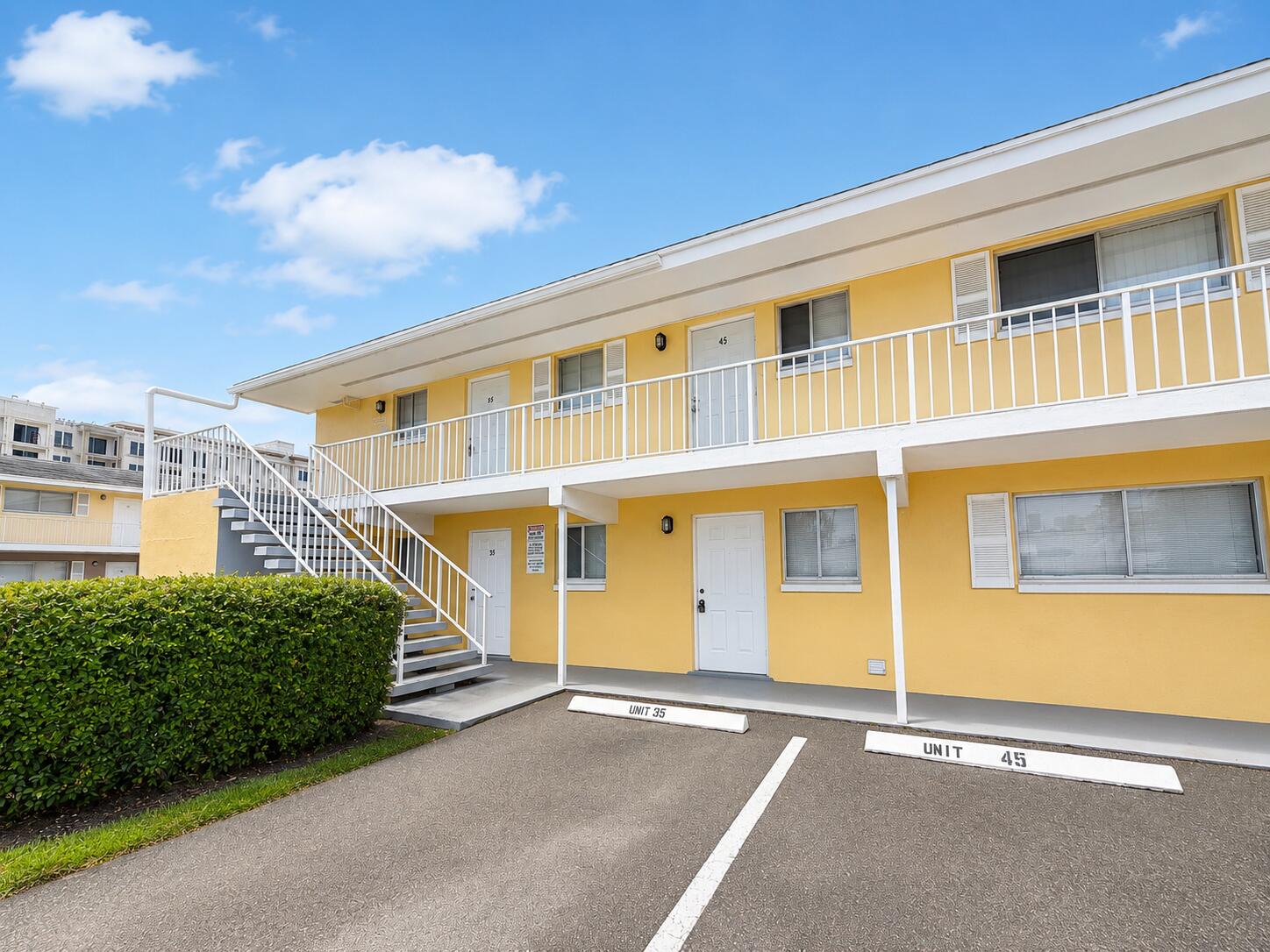 Foto de propiedad en 200 Croton Avenue 111, Lantana, FL 33462 Lantana con MLS# 