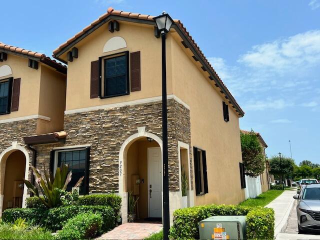 Foto de propiedad en 9207 W 33rd Lane, Hialeah, FL 33018 Hialeah con MLS# 