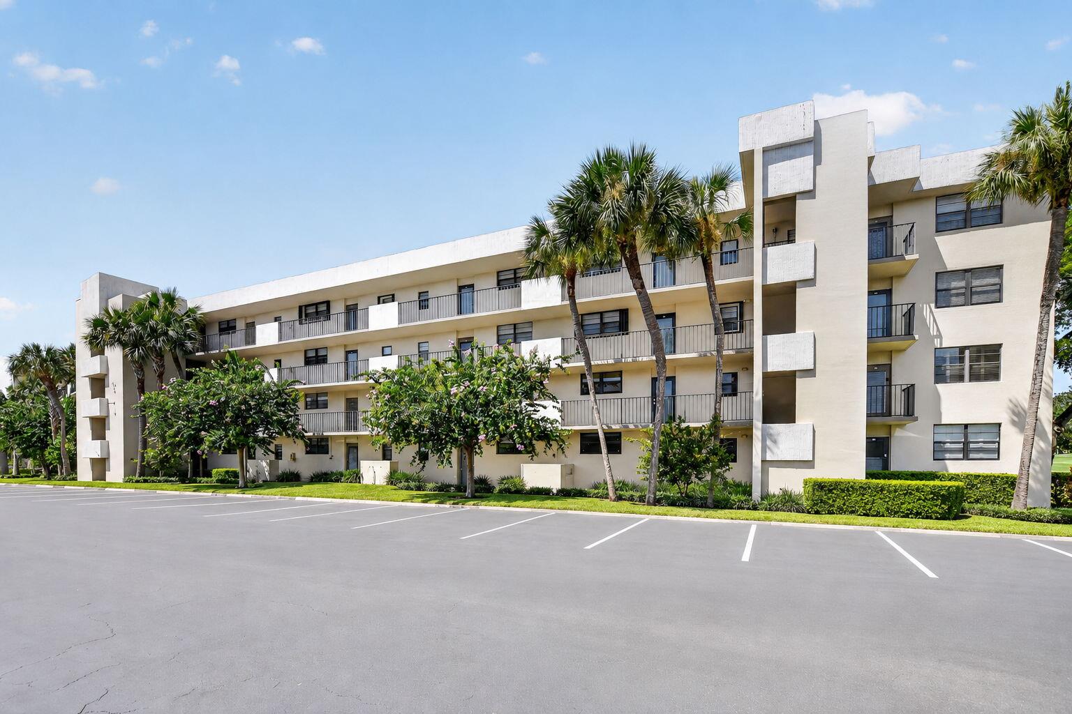 Foto de propiedad en 2460 DEER CREEK COUNTRY CLUB Boulevard 206-A, Deerfield Beach, FL 33442 Deerfield Beach con MLS# 