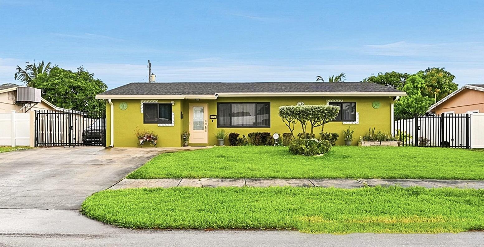 Foto de propiedad en 1310 SW 7th Avenue, Deerfield Beach, FL 33441 Deerfield Beach con MLS# 