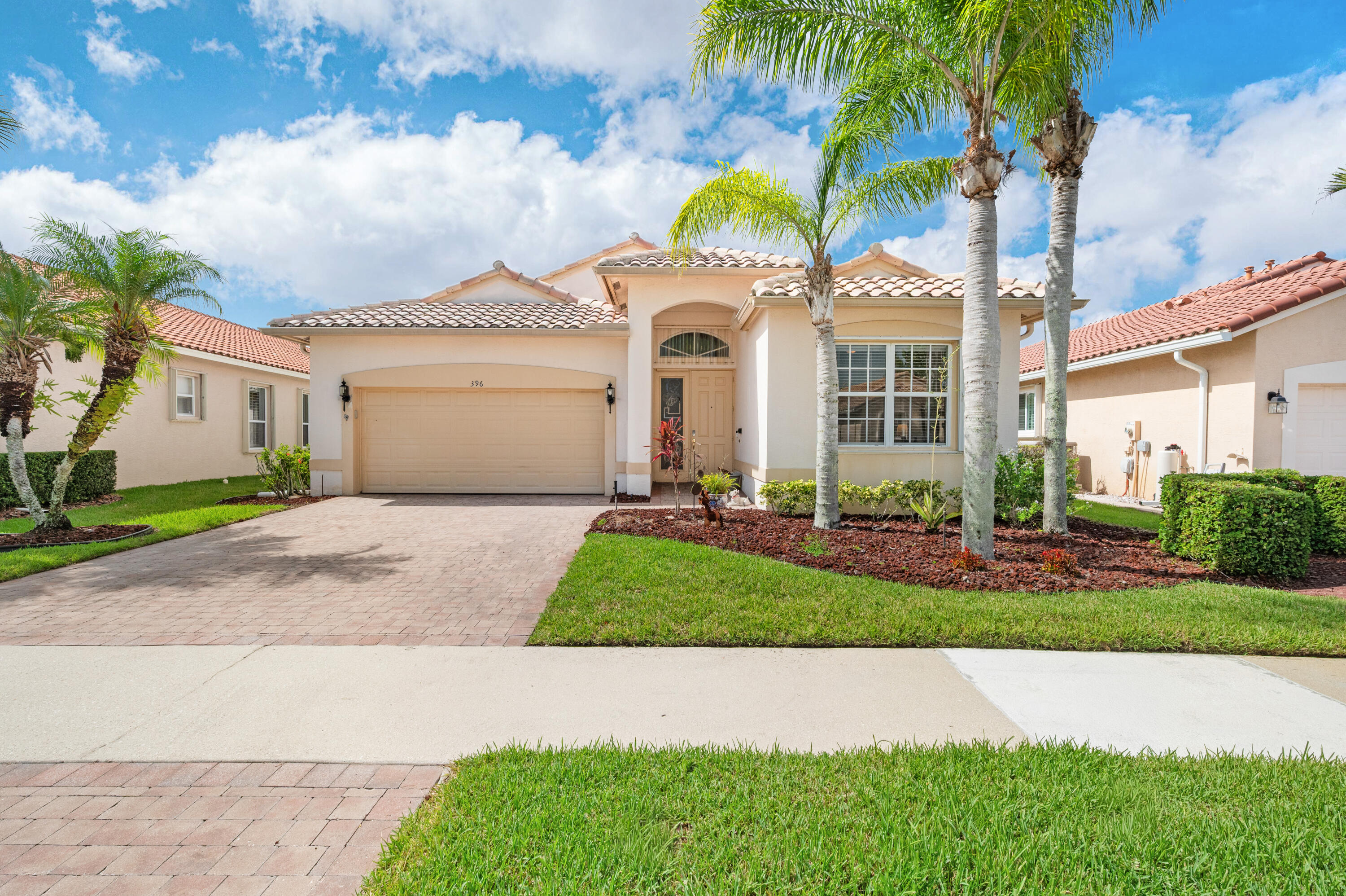 Foto de propiedad en 396 NW SPRINGVIEW Loop, Port St. Lucie, FL 34986 Port St. Lucie con MLS# 