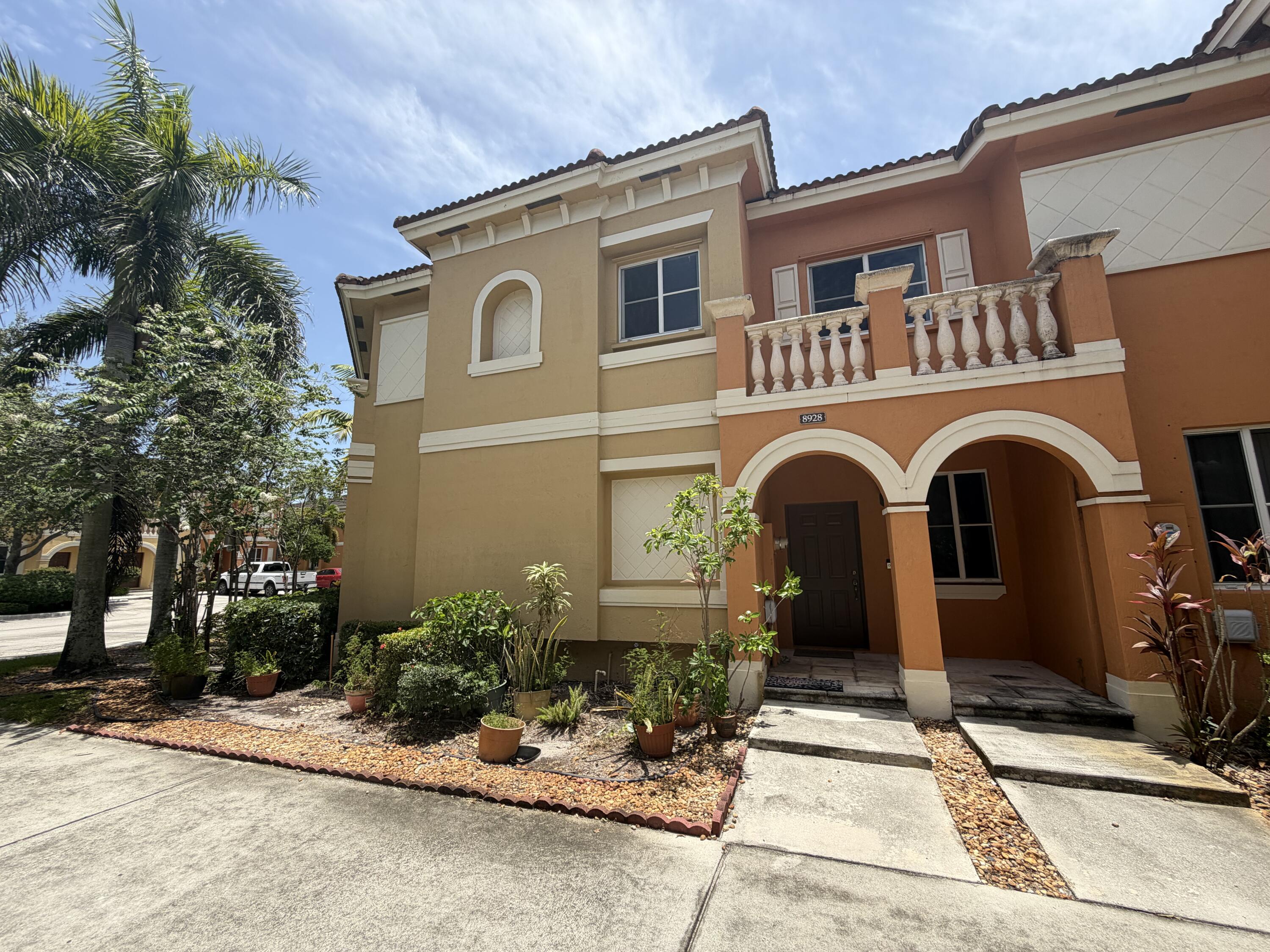 Foto de propiedad en 8928 SW 18TH Street, Miramar, FL 33025 Miramar con MLS# 