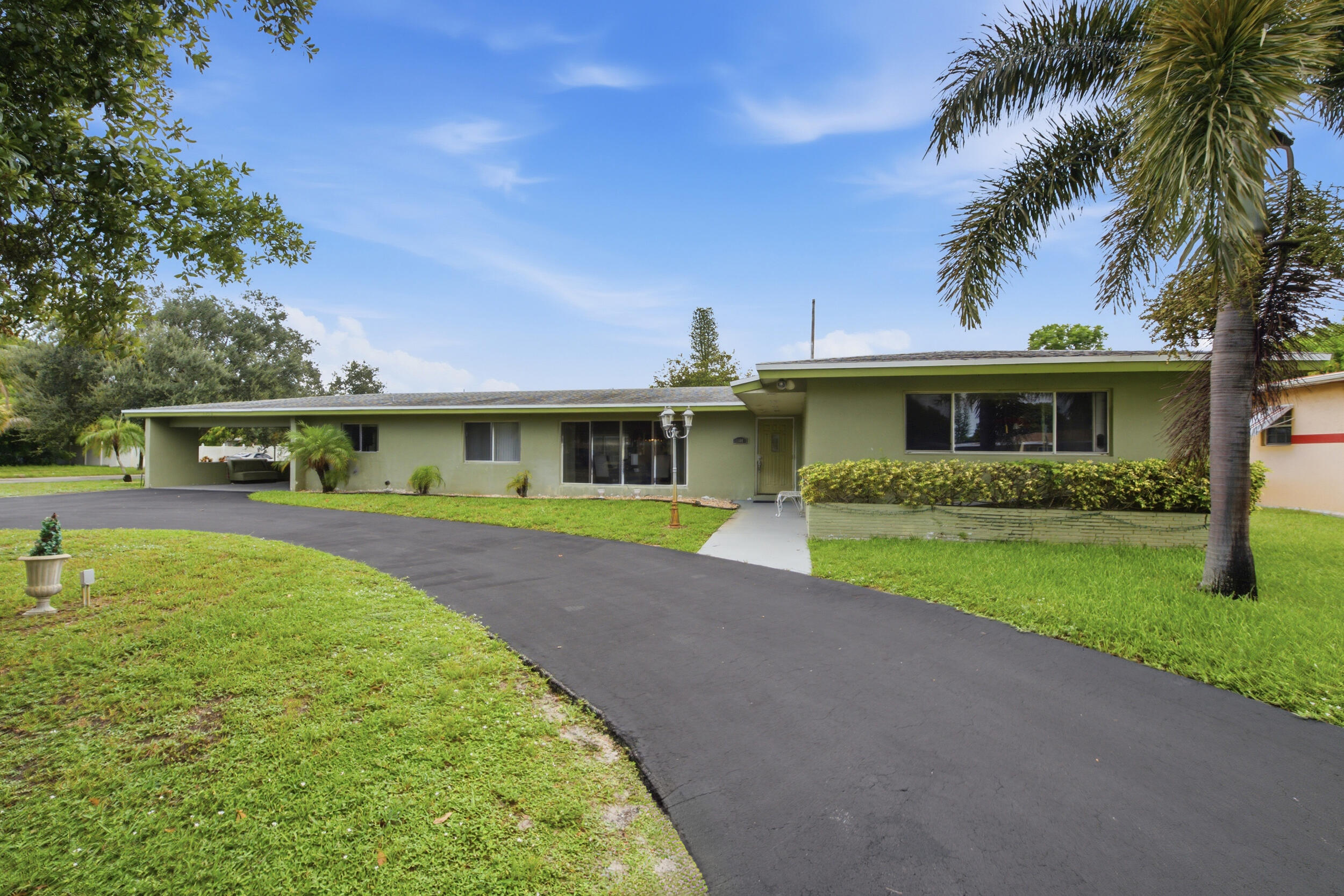 Foto de propiedad en 1000 WYOMING Avenue, Fort Lauderdale, FL 33312 Fort Lauderdale con MLS# 