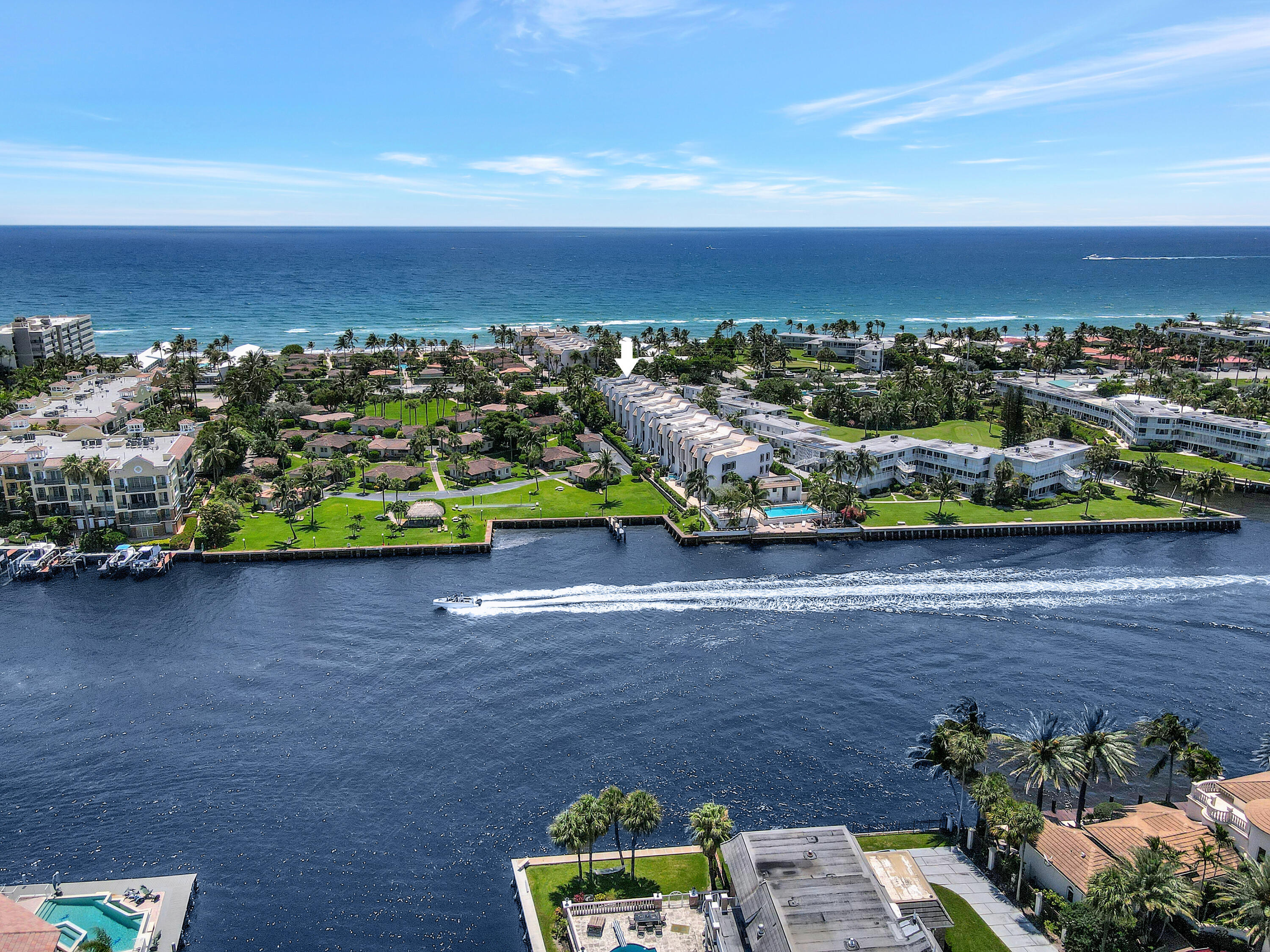 Foto de propiedad en 1222 Hillsboro Mile 11, Hillsboro Beach, FL 33062 Hillsboro Beach con MLS# 