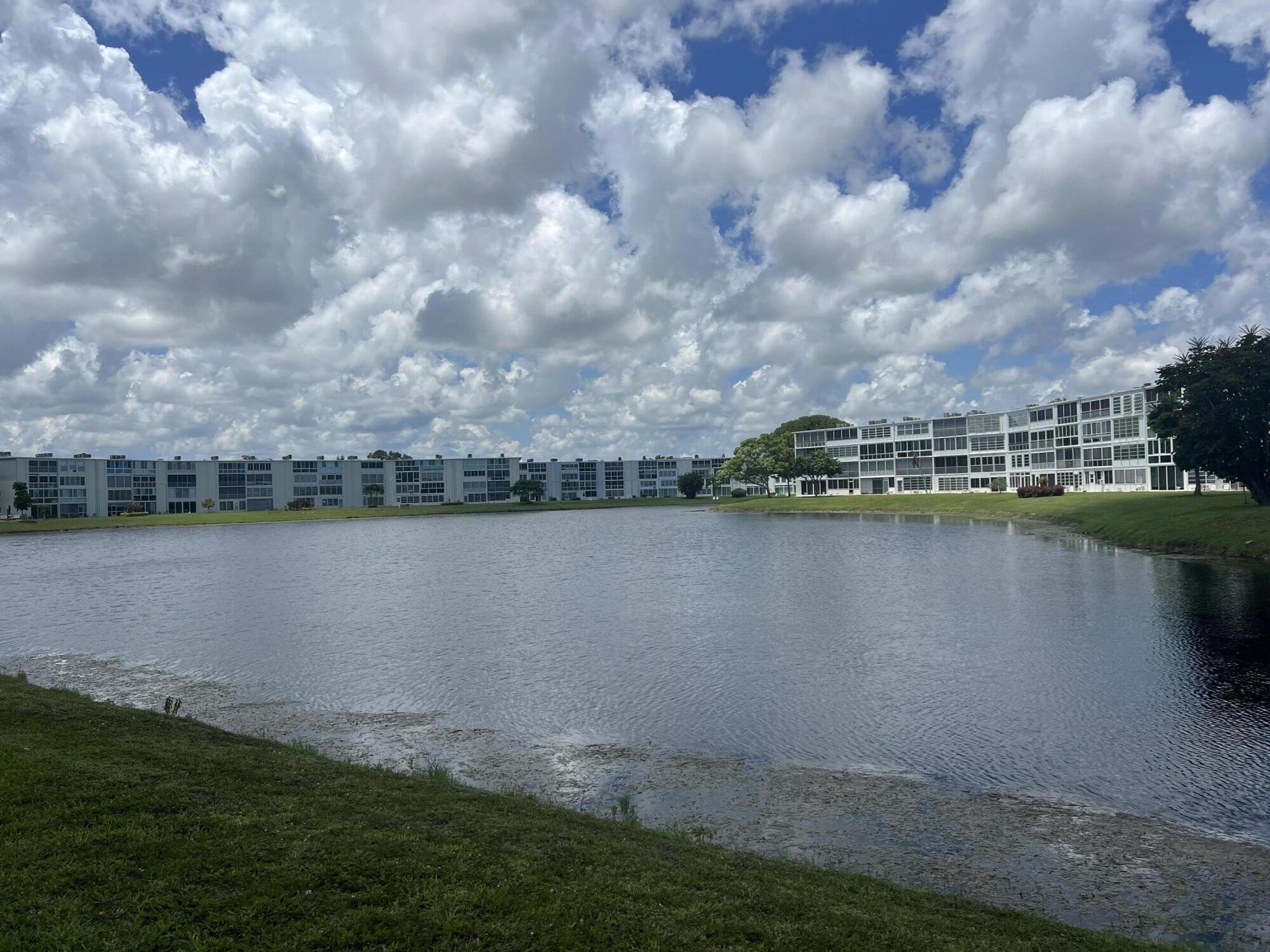 Foto de propiedad en 4053 HARWOOD E 4053, Deerfield Beach, FL 33442 Deerfield Beach con MLS# 