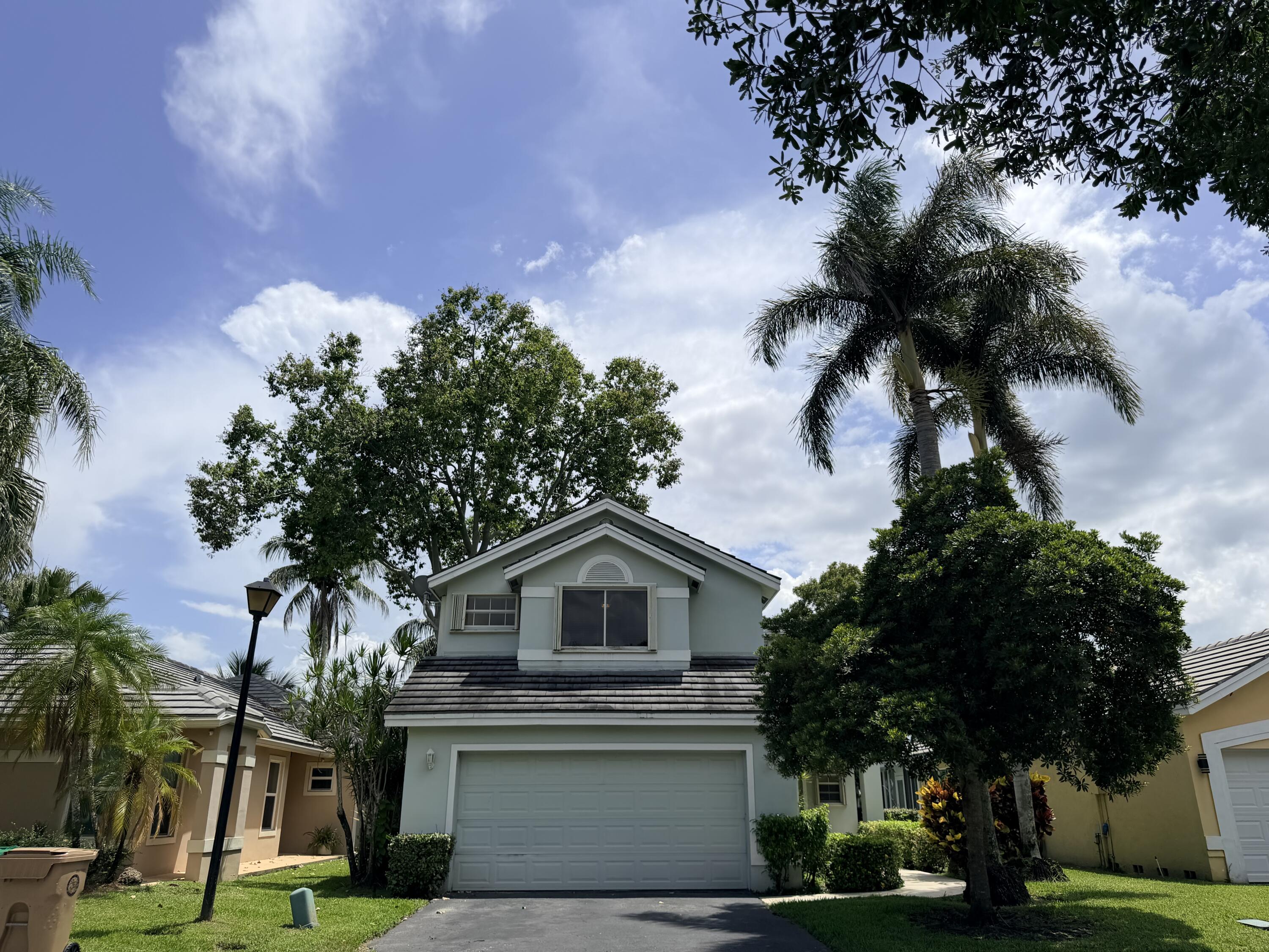 Foto de propiedad en 8870 Woodside Court, Davie, FL 33328 Davie con MLS# 