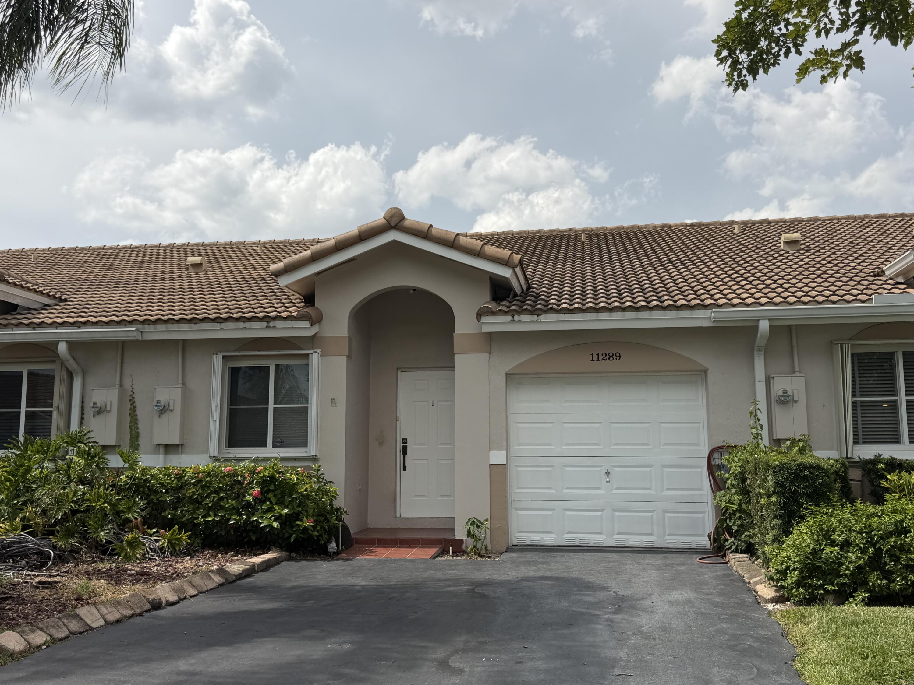 Foto de propiedad en 11289 SW 18th Court, Miramar, FL 33025 Miramar con MLS# 